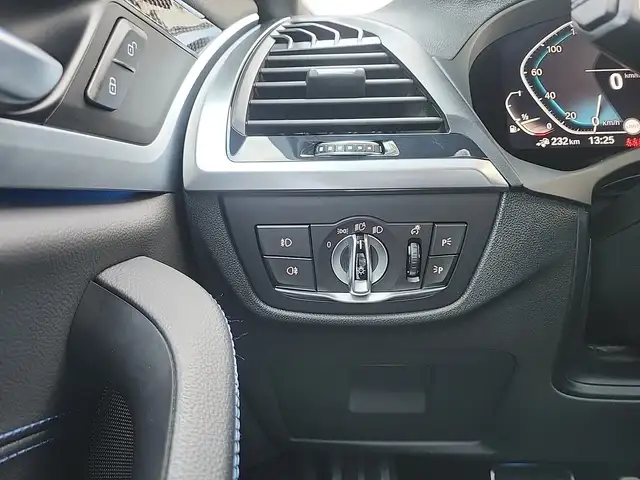 BMW X3 view 16