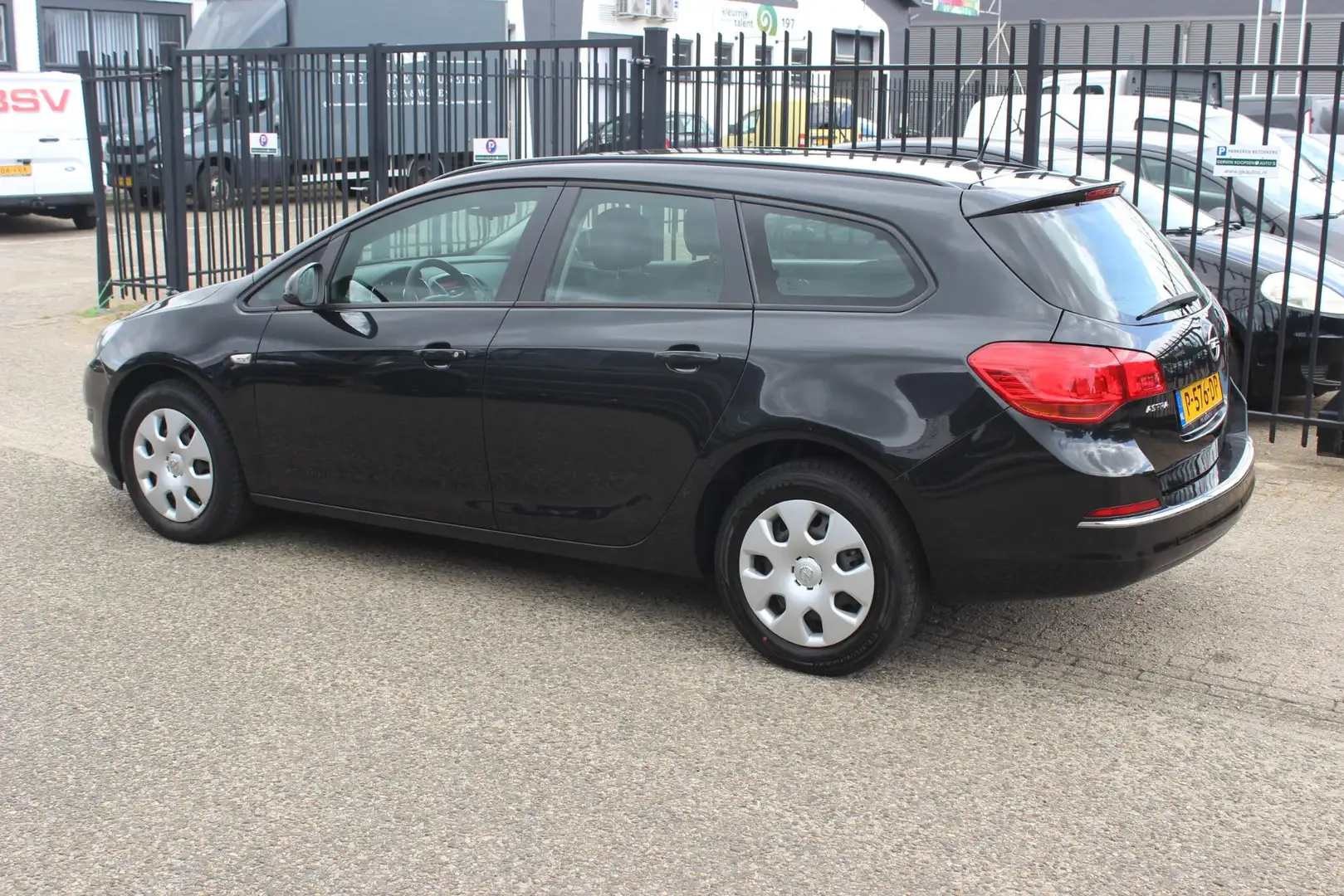 Opel Astra Sports Tourer 1.4 Edition Zwart - 2