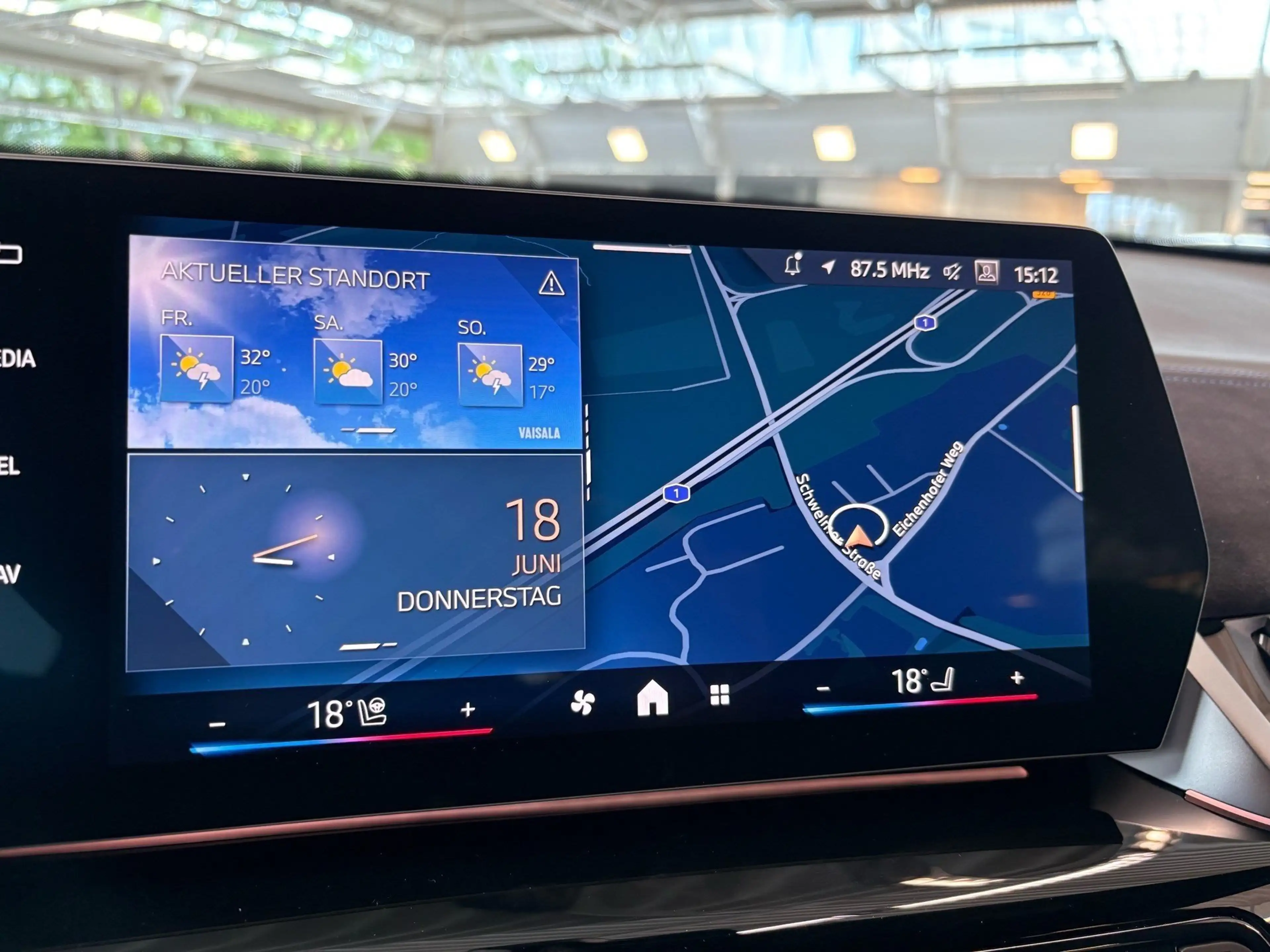 BMW iX2 eDrive20 SportPro Memory 360° HuD H/K DA/DA+ — photo 8
