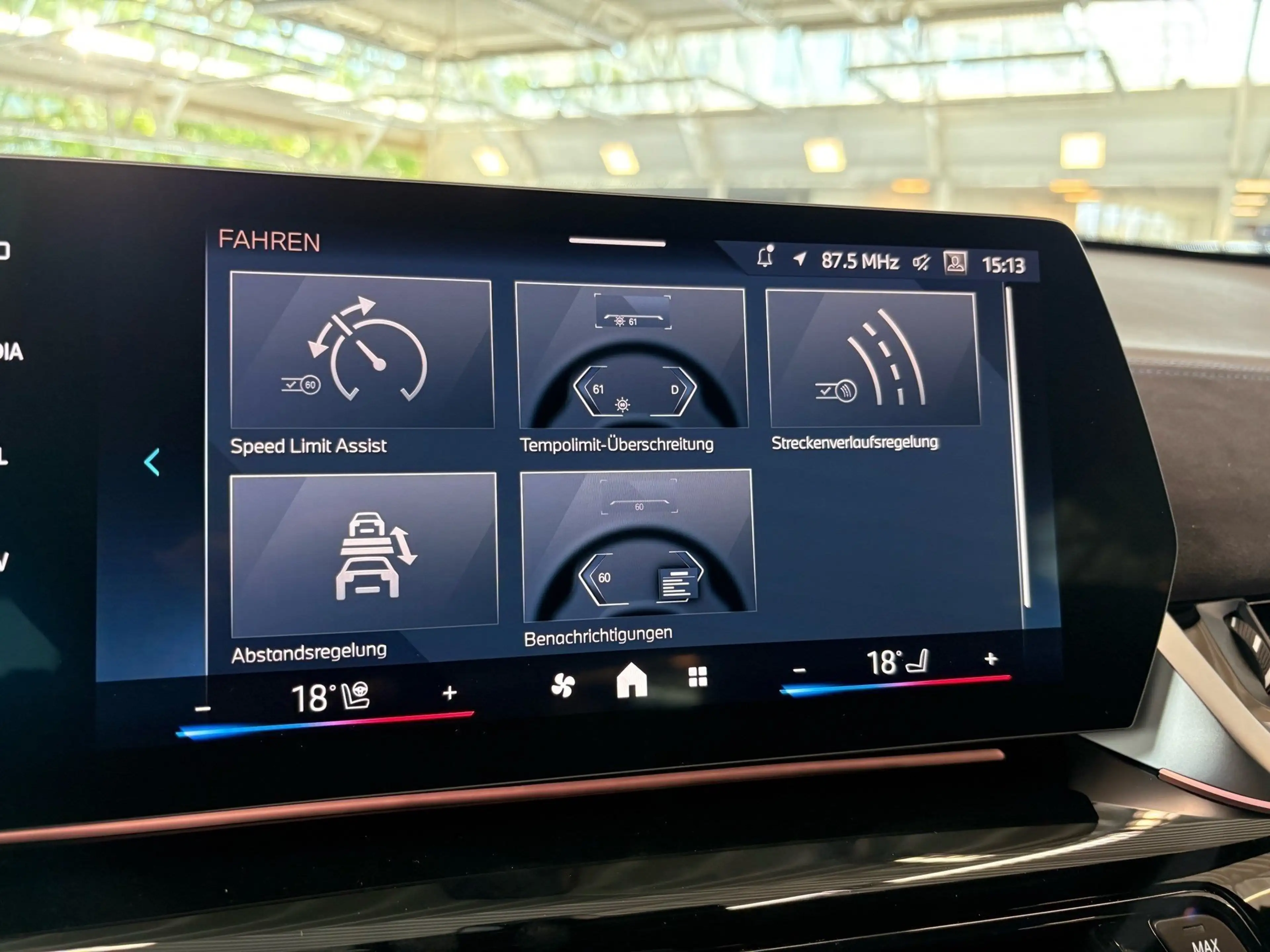 BMW iX2 eDrive20 SportPro Memory 360° HuD H/K DA/DA+ — photo 13