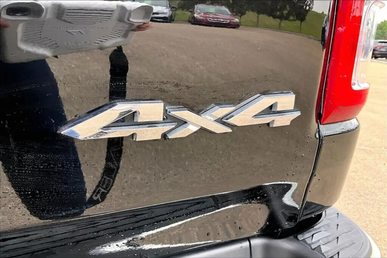 RAM 1500 снимка RAM 1500