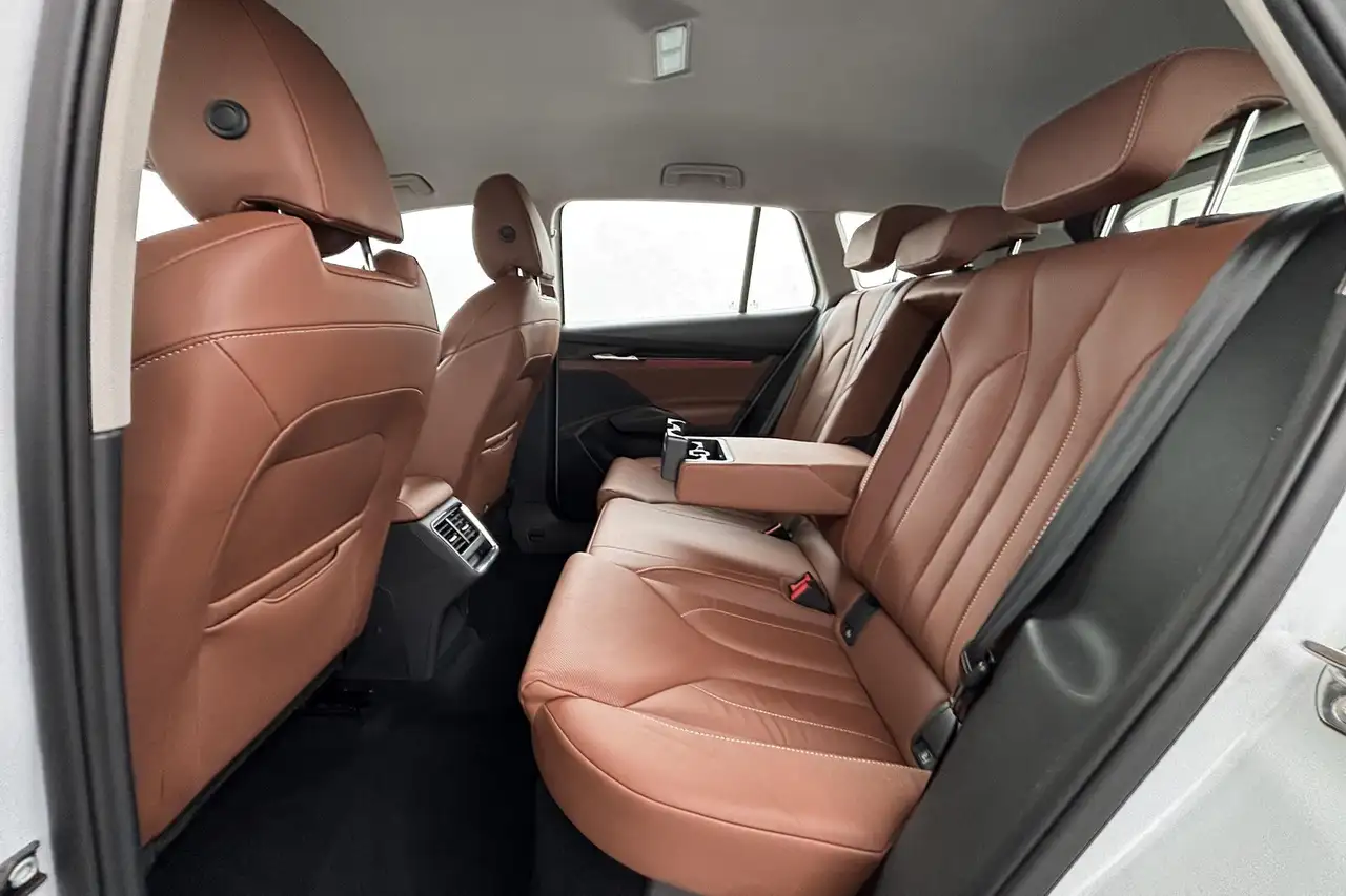 Skoda Enyaq iV 80 Volledig elektrisch en rijk aan comfort, миниатюра 23