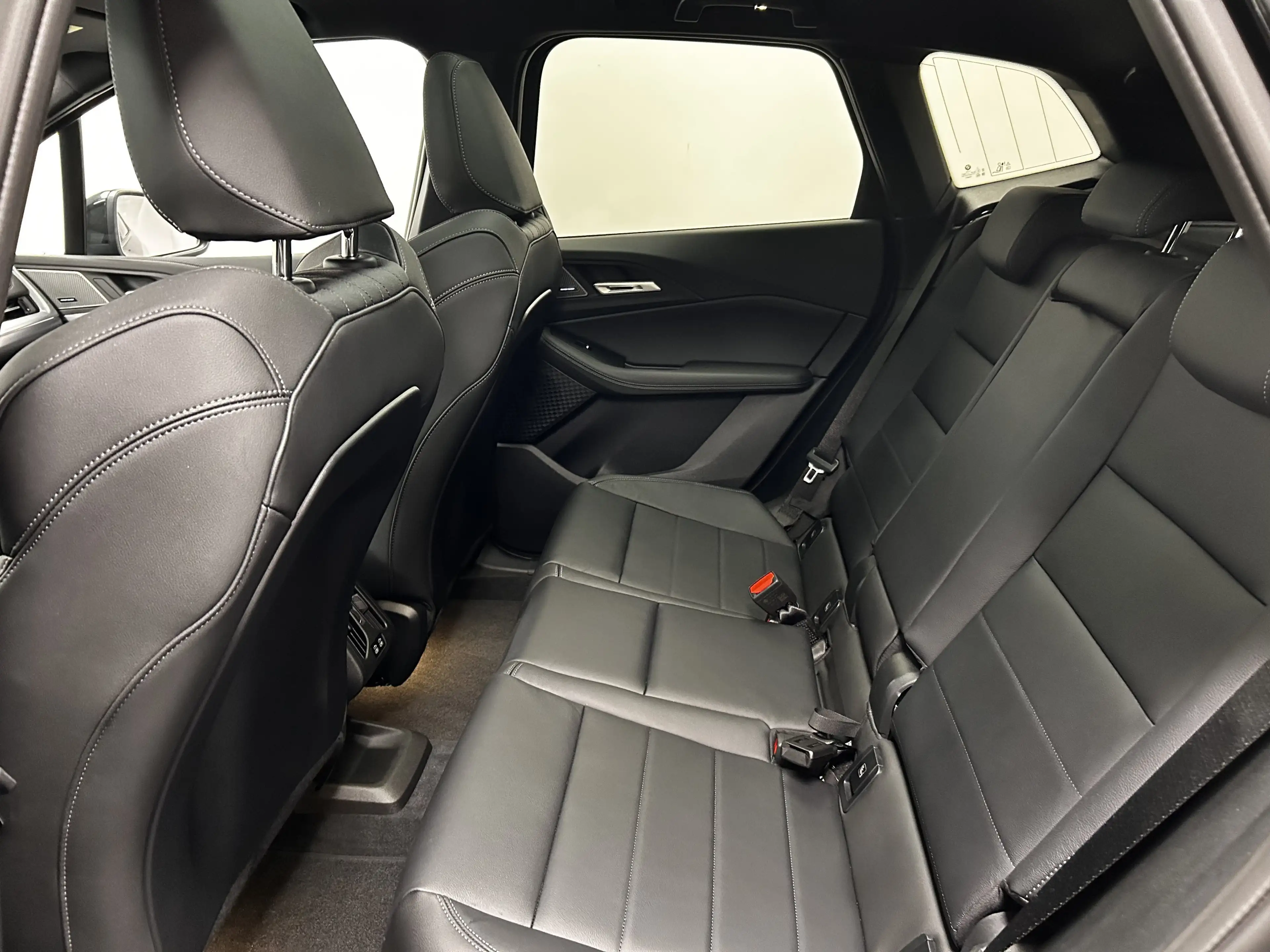 BMW 230 e xDrive Active Tourer — photo 14