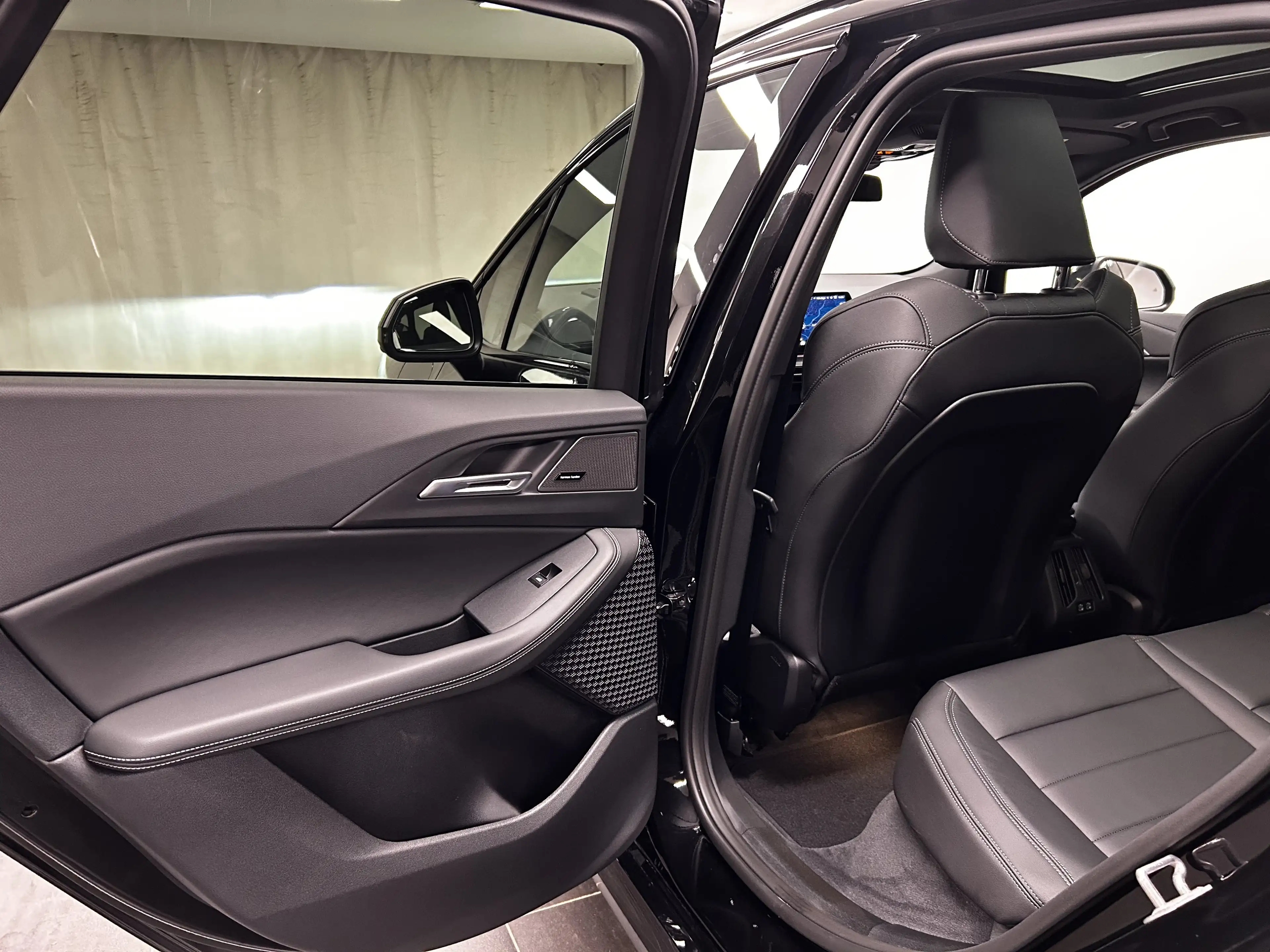 BMW 230 e xDrive Active Tourer — photo 13