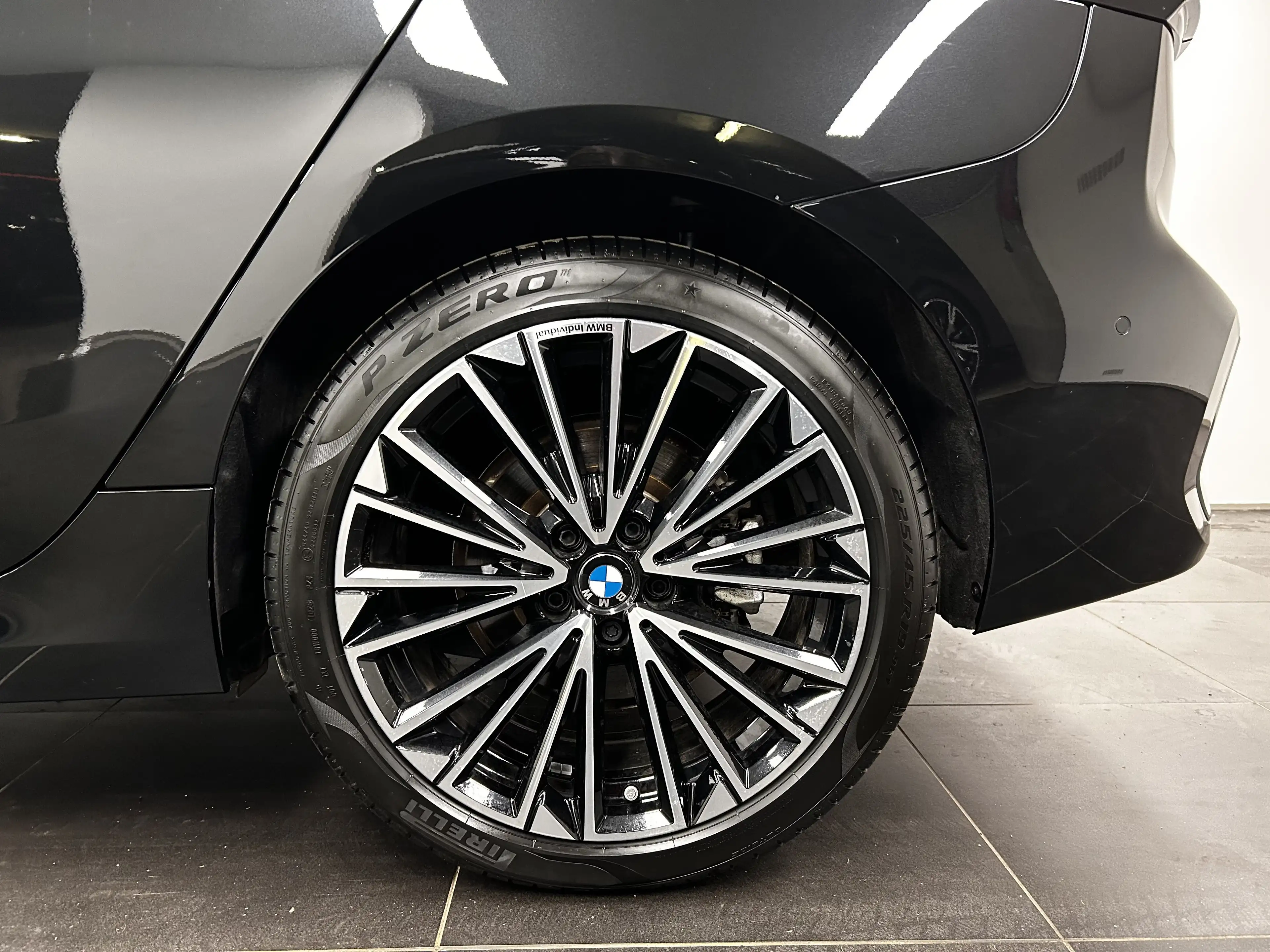 BMW 230 e xDrive Active Tourer — photo 6