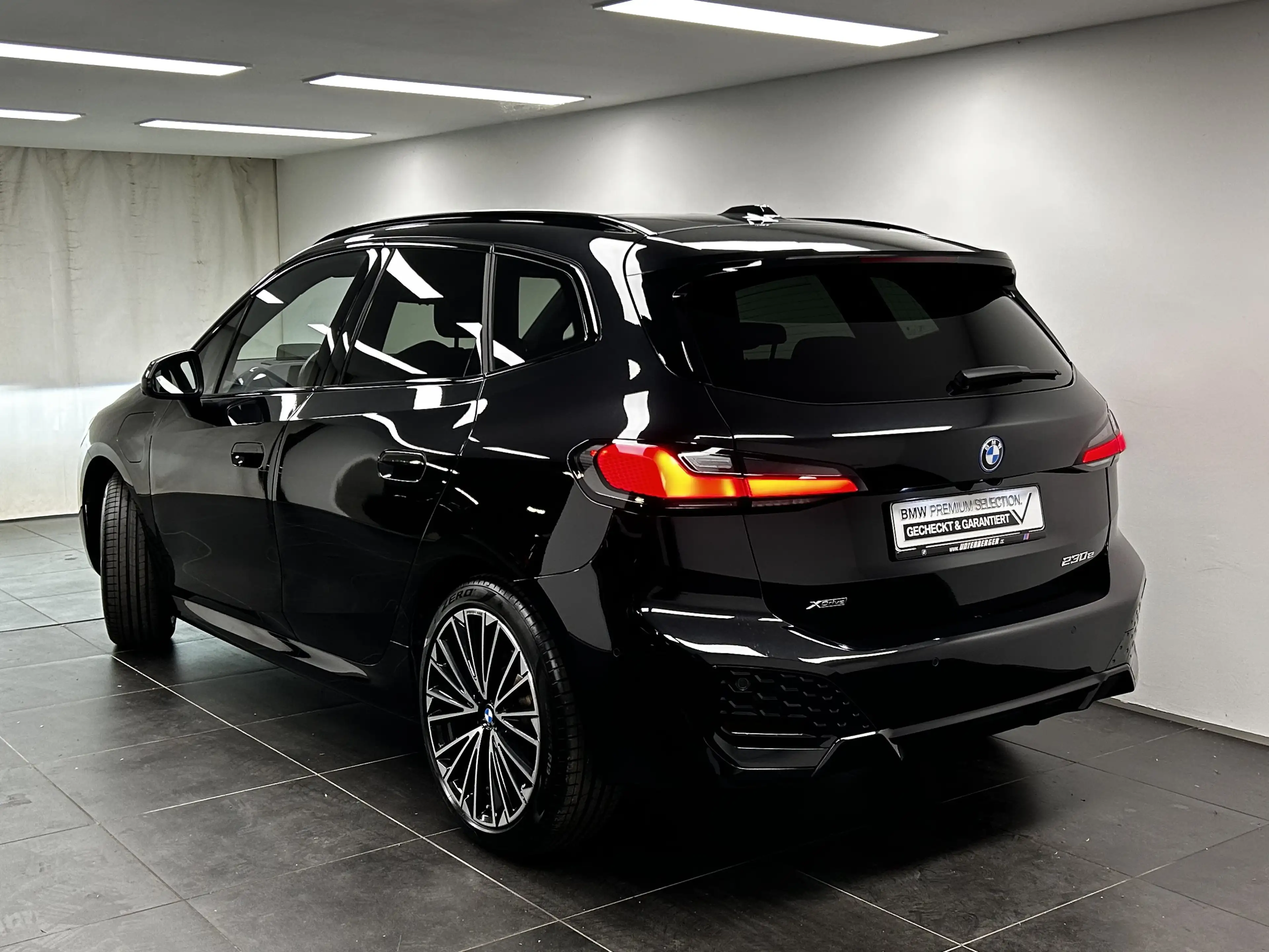 BMW 230 e xDrive Active Tourer — photo 3