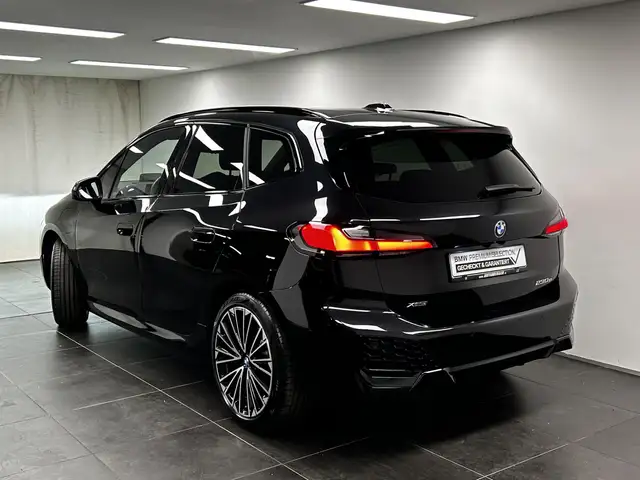 BMW 2 Series view 3