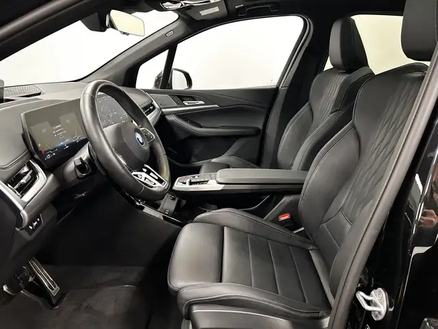 BMW 2 Series view 4