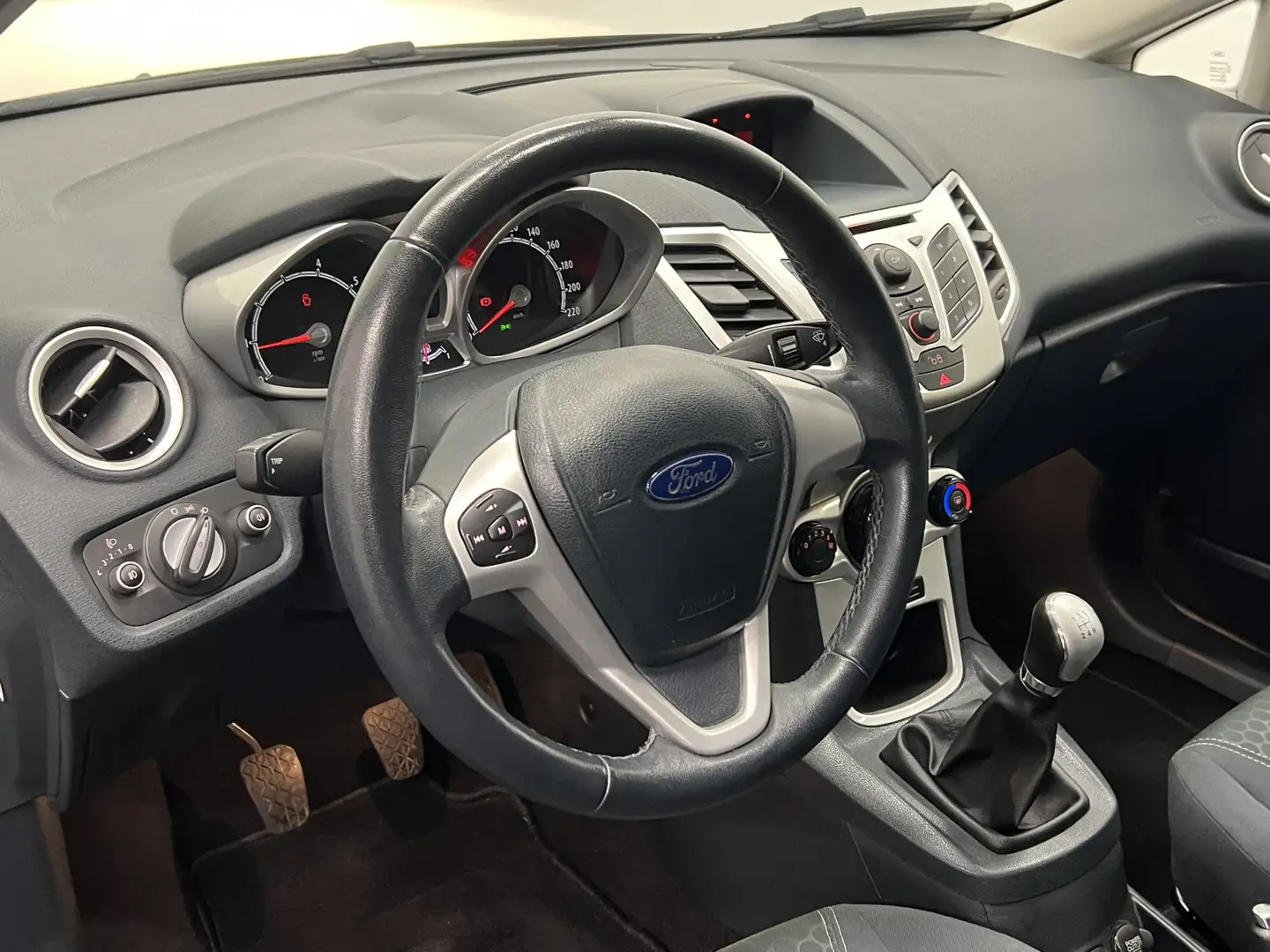 Ford Fiesta 1.25 Titanium | AIRCO | ELEKTRISCHE RAMEN | ISOFIX Schwarz - 2