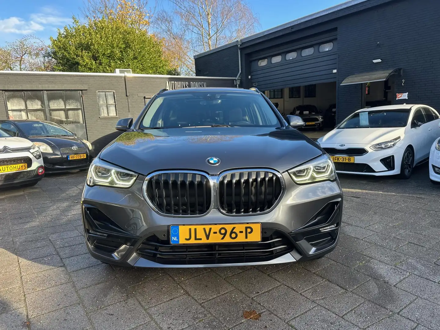 BMW X1 SDrive18i (136pk) High Exe! Aut! X-Line! Trekhaak! Gris - 2