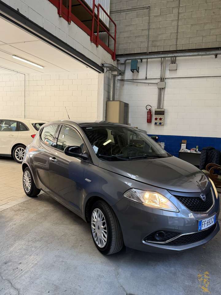 Lancia Ypsilon 1.2 Platinum 69cv