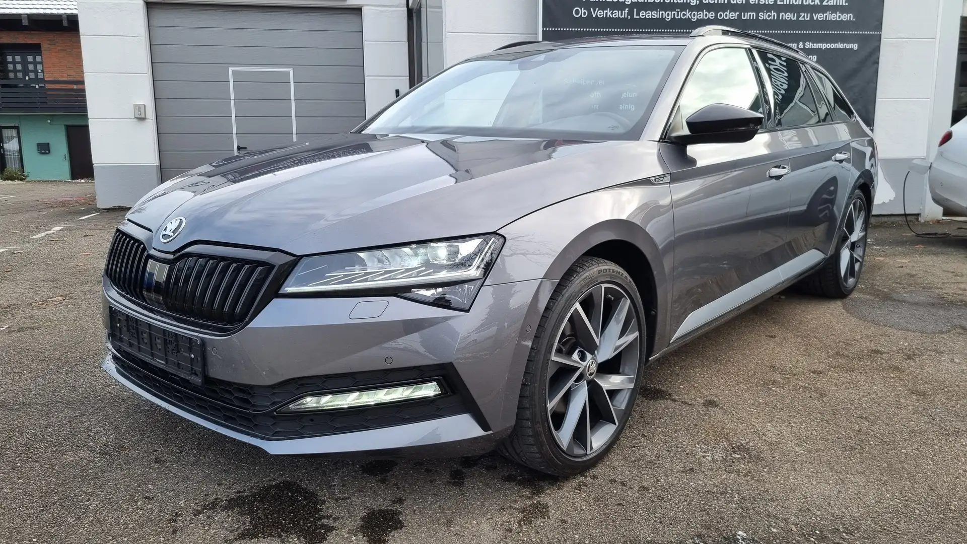 Skoda Superb Sportline MatrixLED Digital Kamera AHK DCC Grau - 1