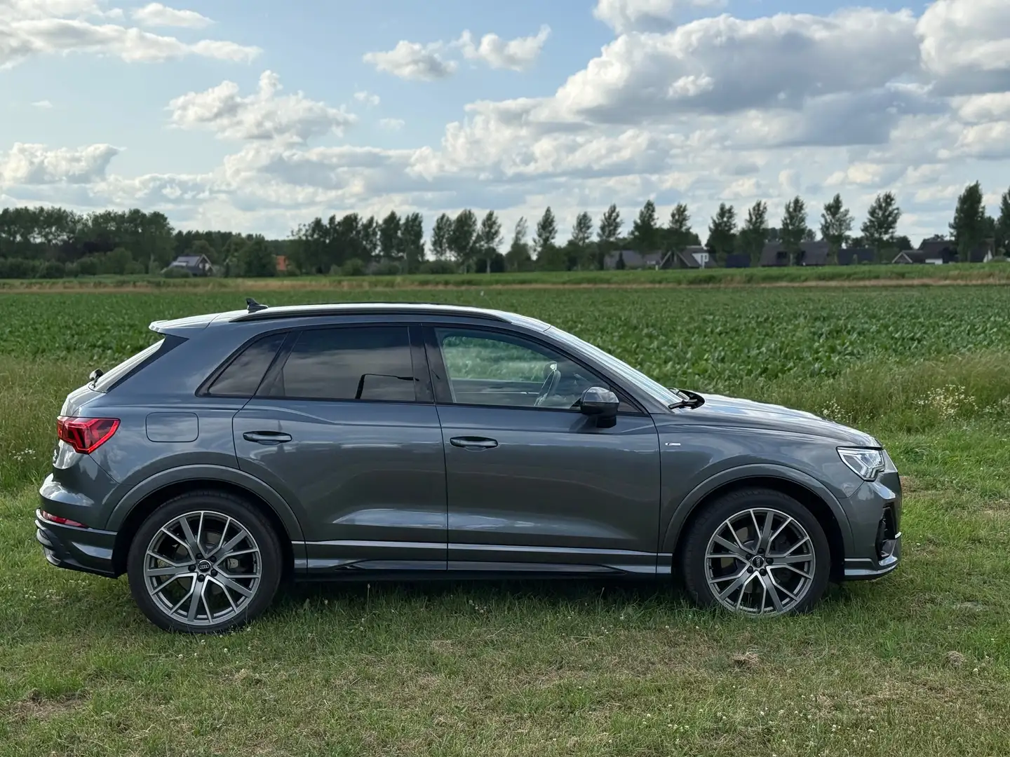 Audi Q3 Q3 40 TFSI q. S Line Grijs - 2