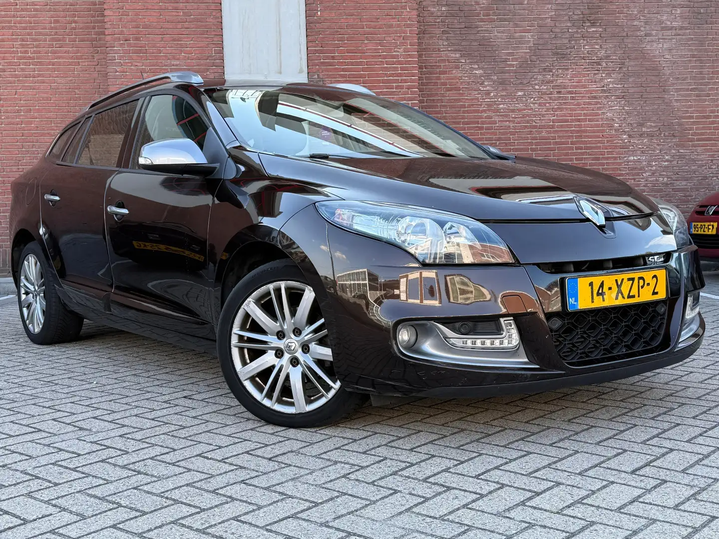 Renault Megane Estate 1.5 dCi GT-Line|LEDER|NAVI|BOSE|TREKHAAK Brown - 1