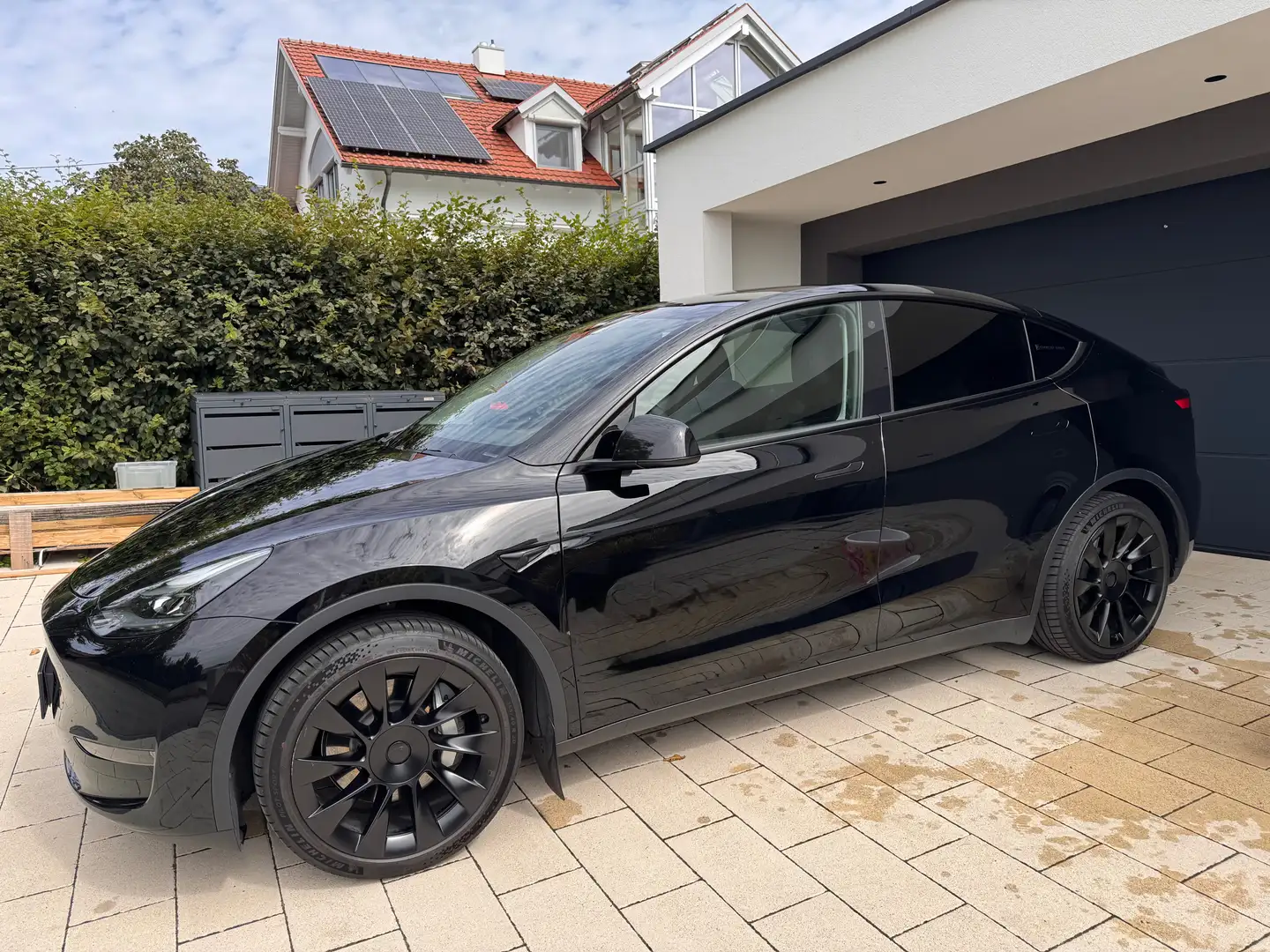 Tesla Model Y Model Y Long Range AWD 79kWh Schwarz - 1
