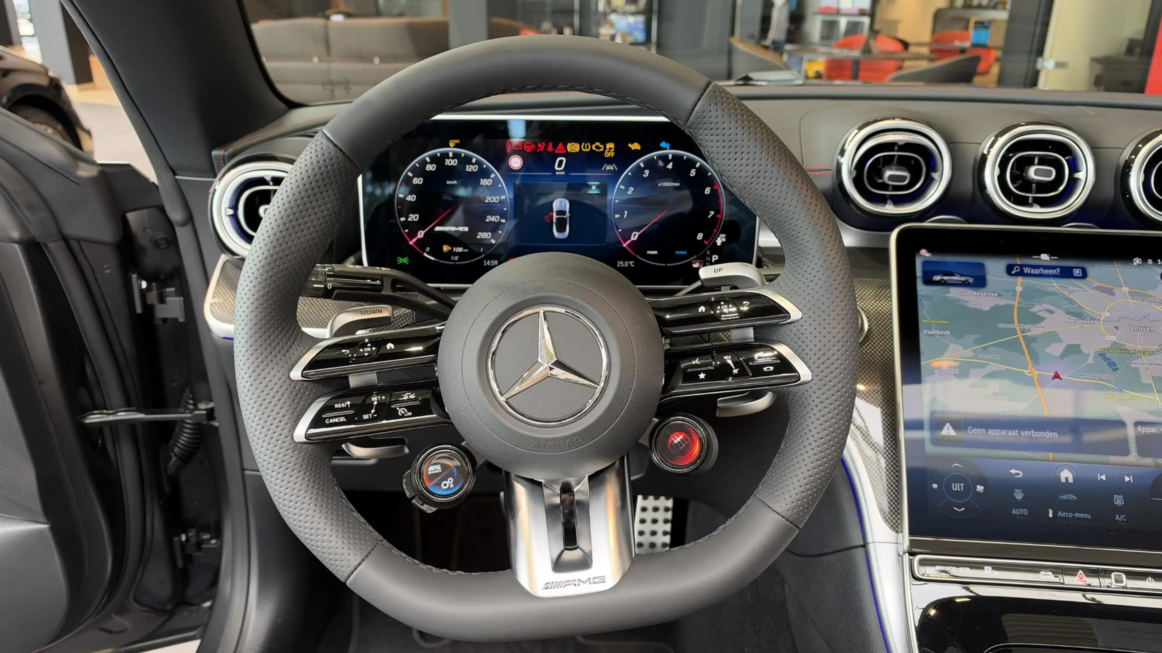 Mercedes-Benz CLE 53 AMG 4MATIC+ Cabriolet — photo 11