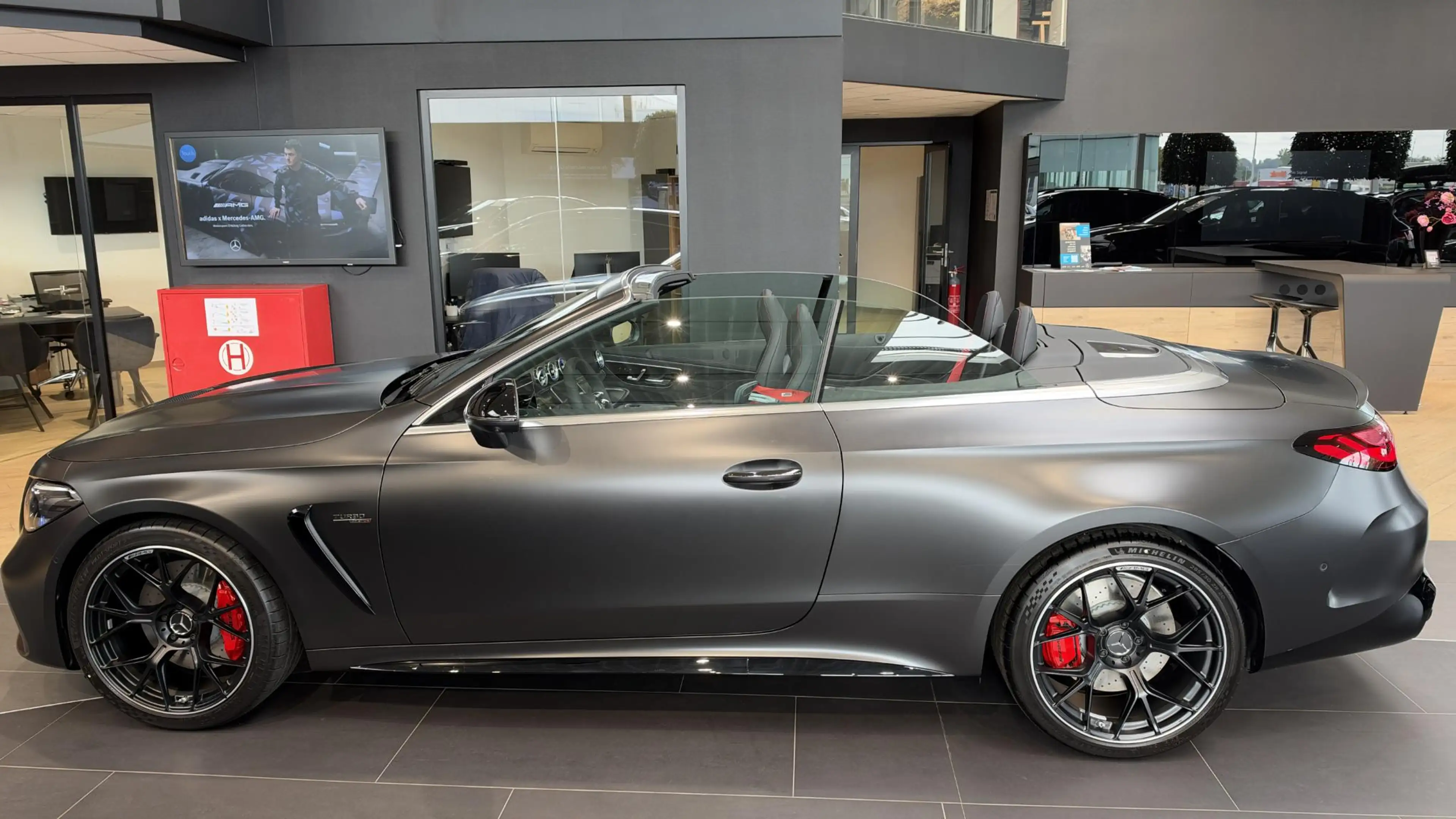 Mercedes-Benz CLE 53 AMG 4MATIC+ Cabriolet — photo 2