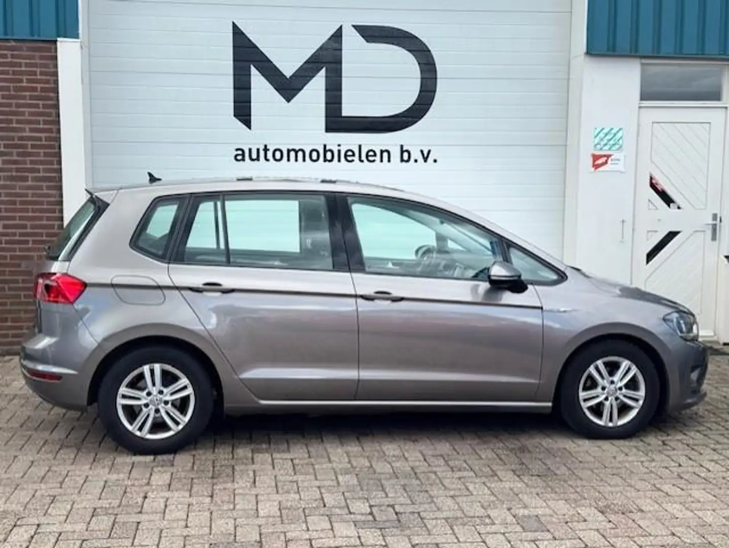 Volkswagen Golf Sportsvan 1.0 TSI Comfortline -Navi - Cruise Grijs - 2
