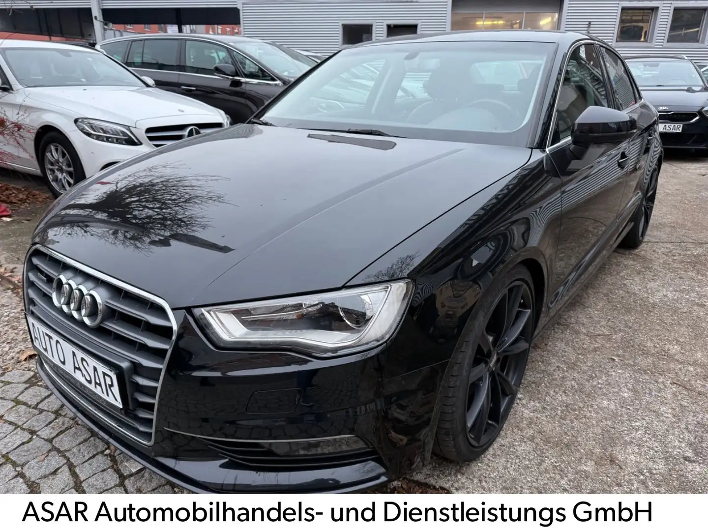 Audi A3 Limousine ambiente quattro NAVI/XENONPLUS Zwart - 1