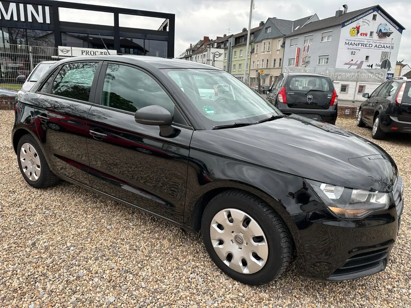 Audi A1 1,6 TDI Sportback attraction Schwarz - 2