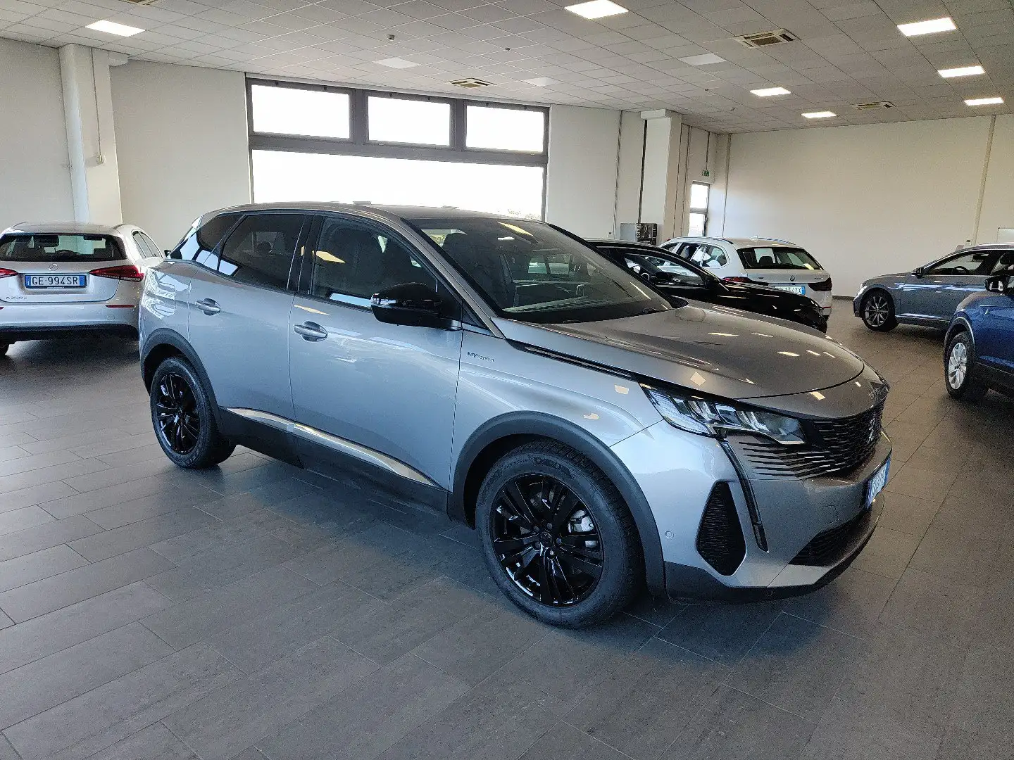 Peugeot 3008 Hybrid4 300 e-EAT8 Allure Pack Navi Fari LED 18” Grigio - 2