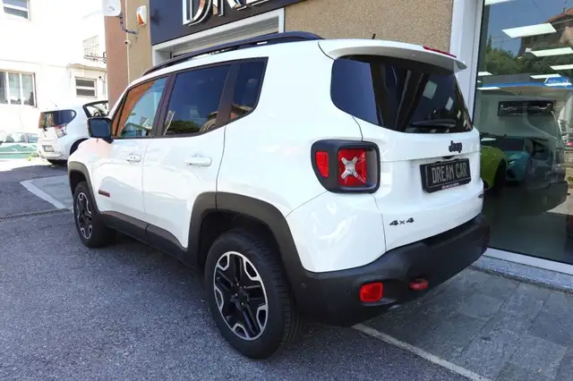 Jeep Renegade view 3