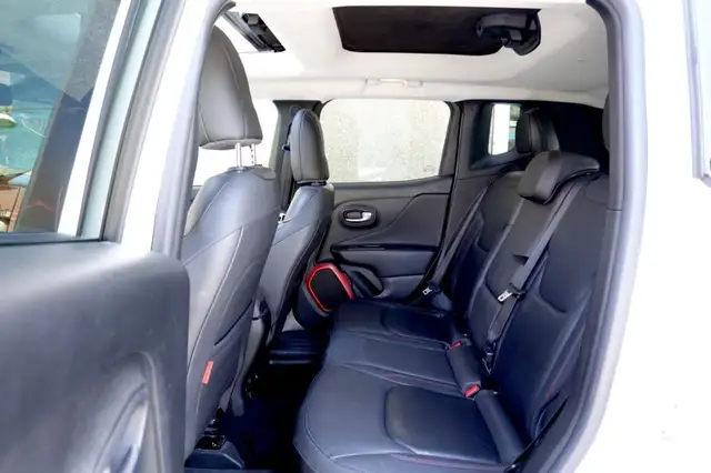 Jeep Renegade view 10