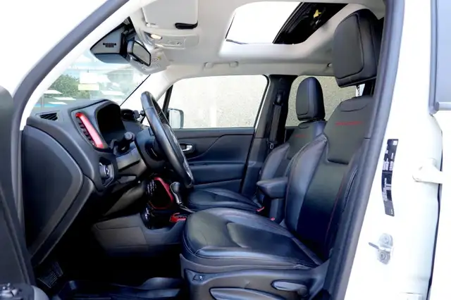 Jeep Renegade view 9