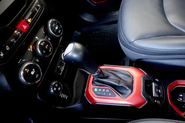 Jeep Renegade view 12