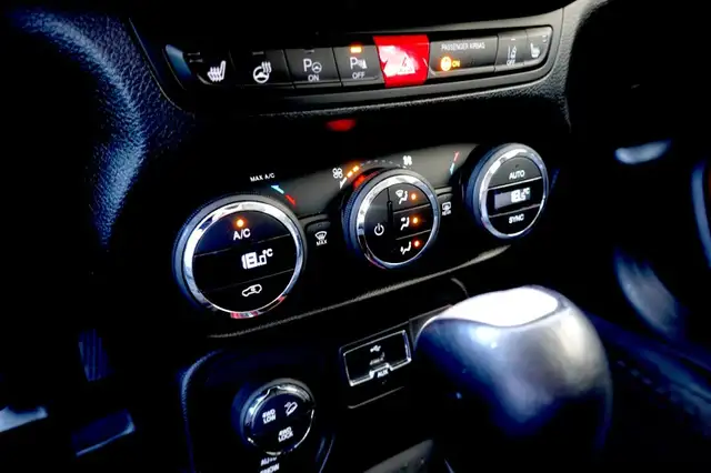 Jeep Renegade view 13