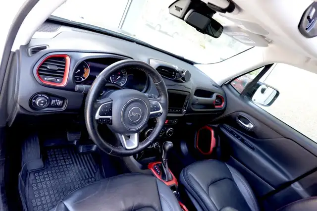 Jeep Renegade view 8