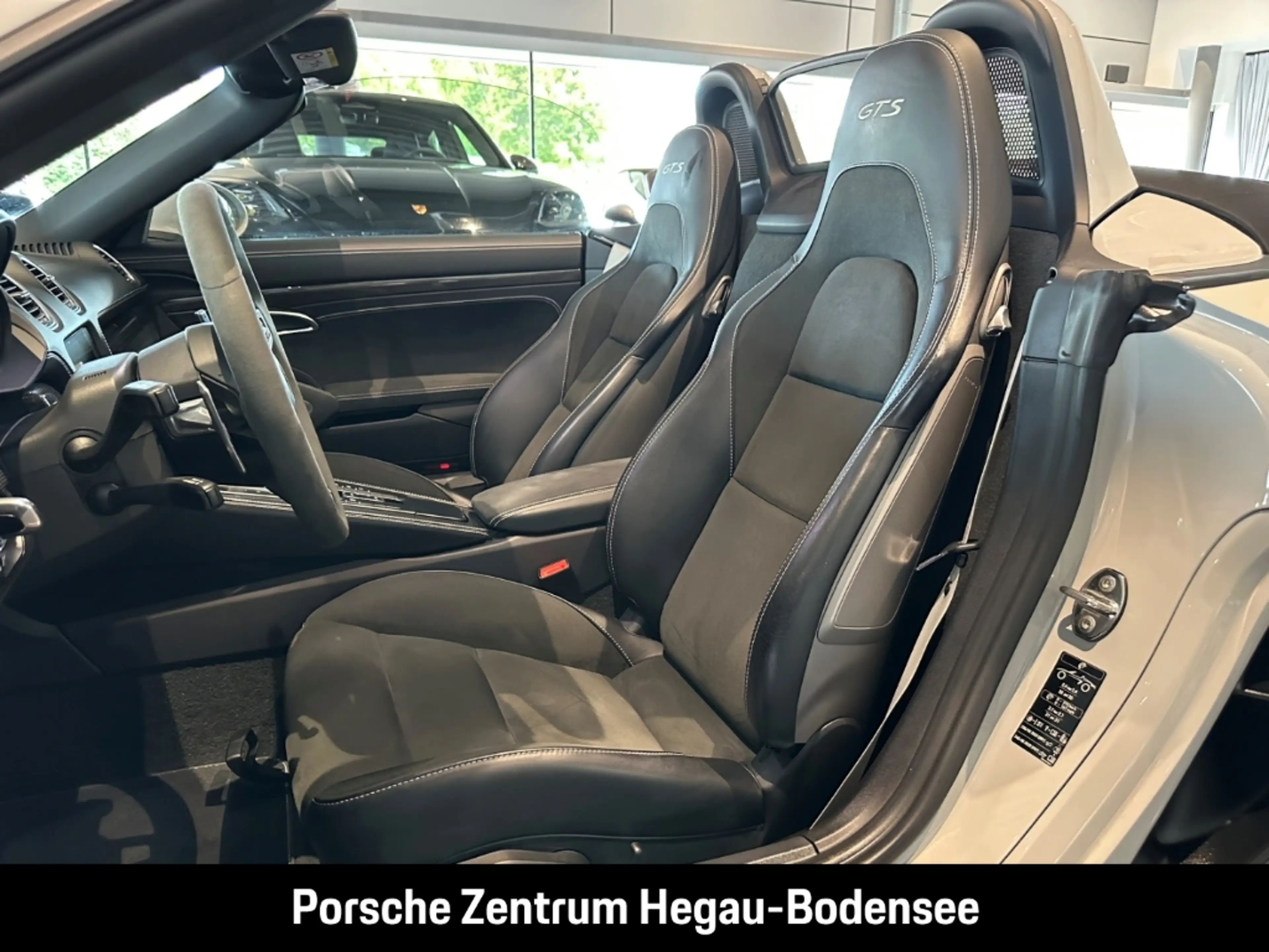 Porsche Boxster 718 GTS Race-Tex/Burmester/Xenon — photo 9