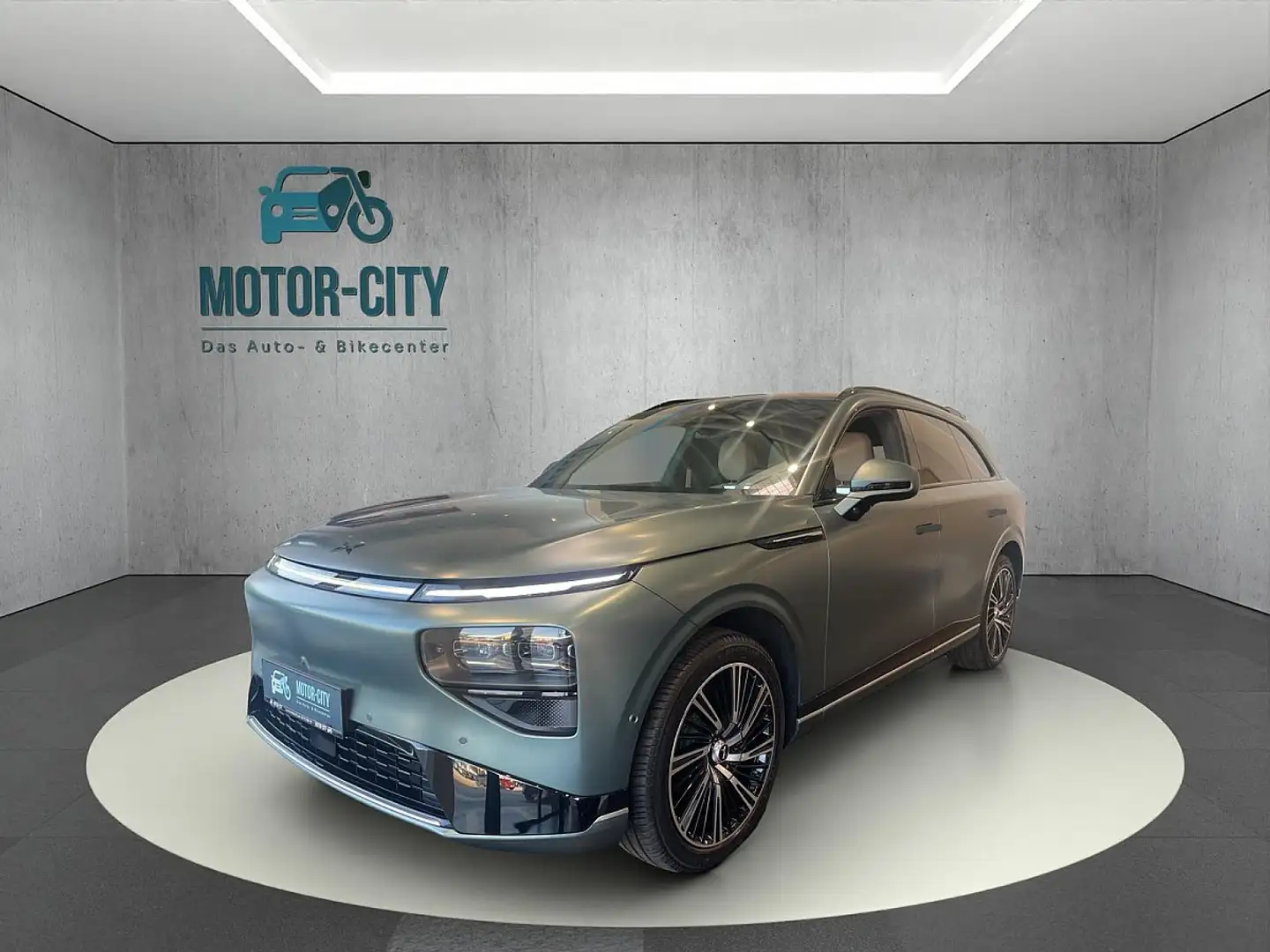 Xpeng G9 Performance AWD Grün - 1