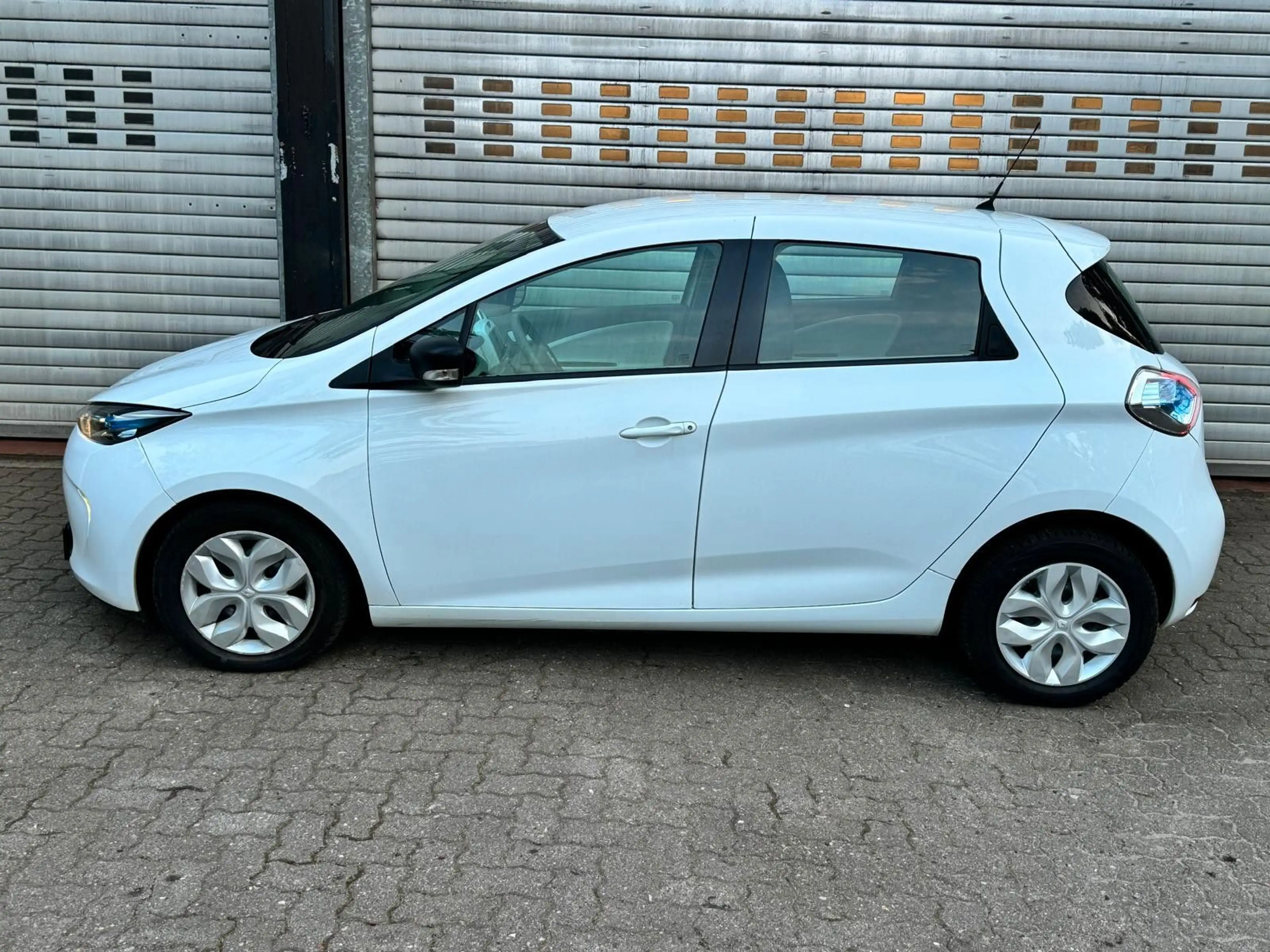 Renault ZOE Zoe Life — photo 8