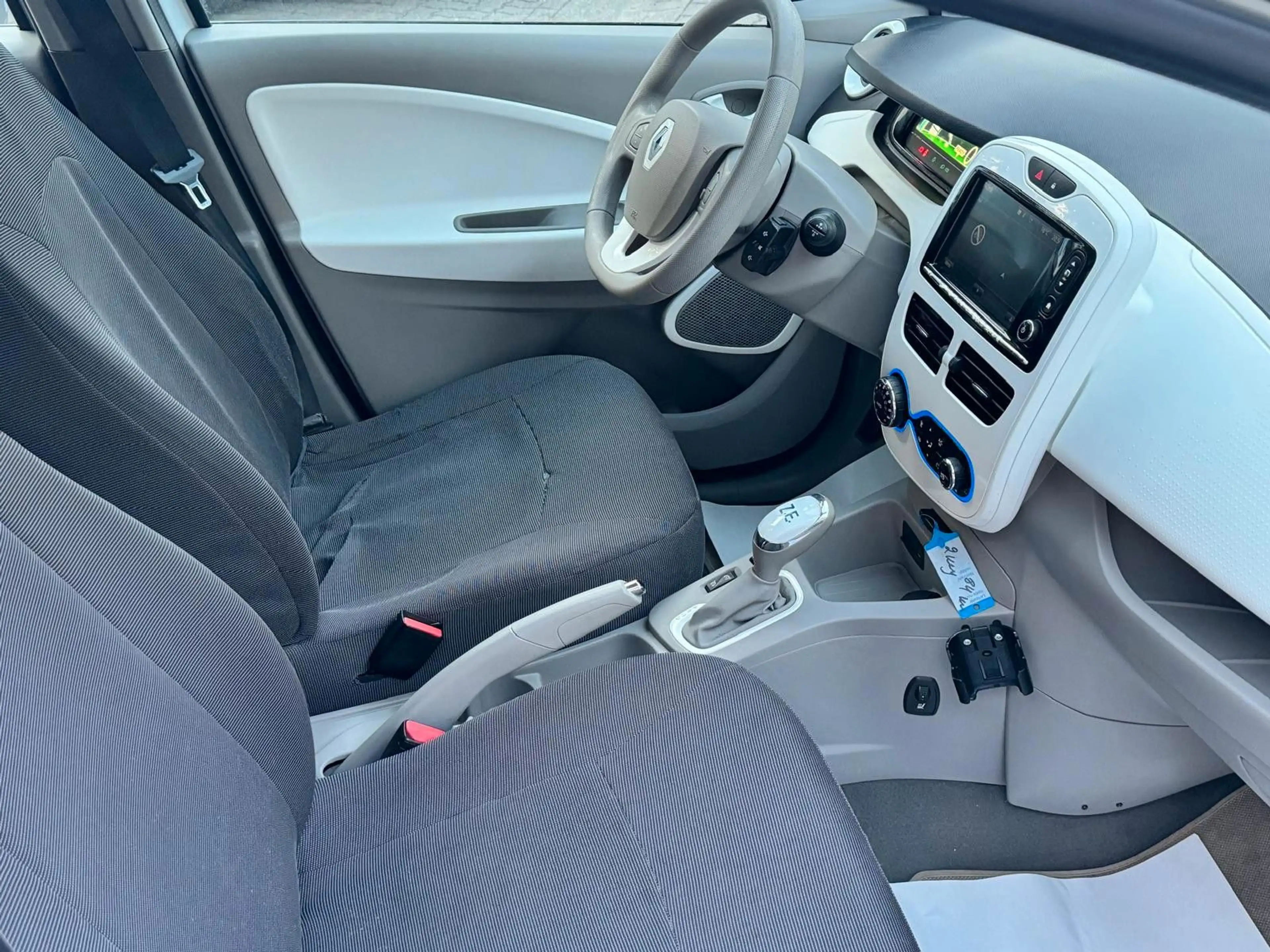Renault ZOE Zoe Life — photo 12