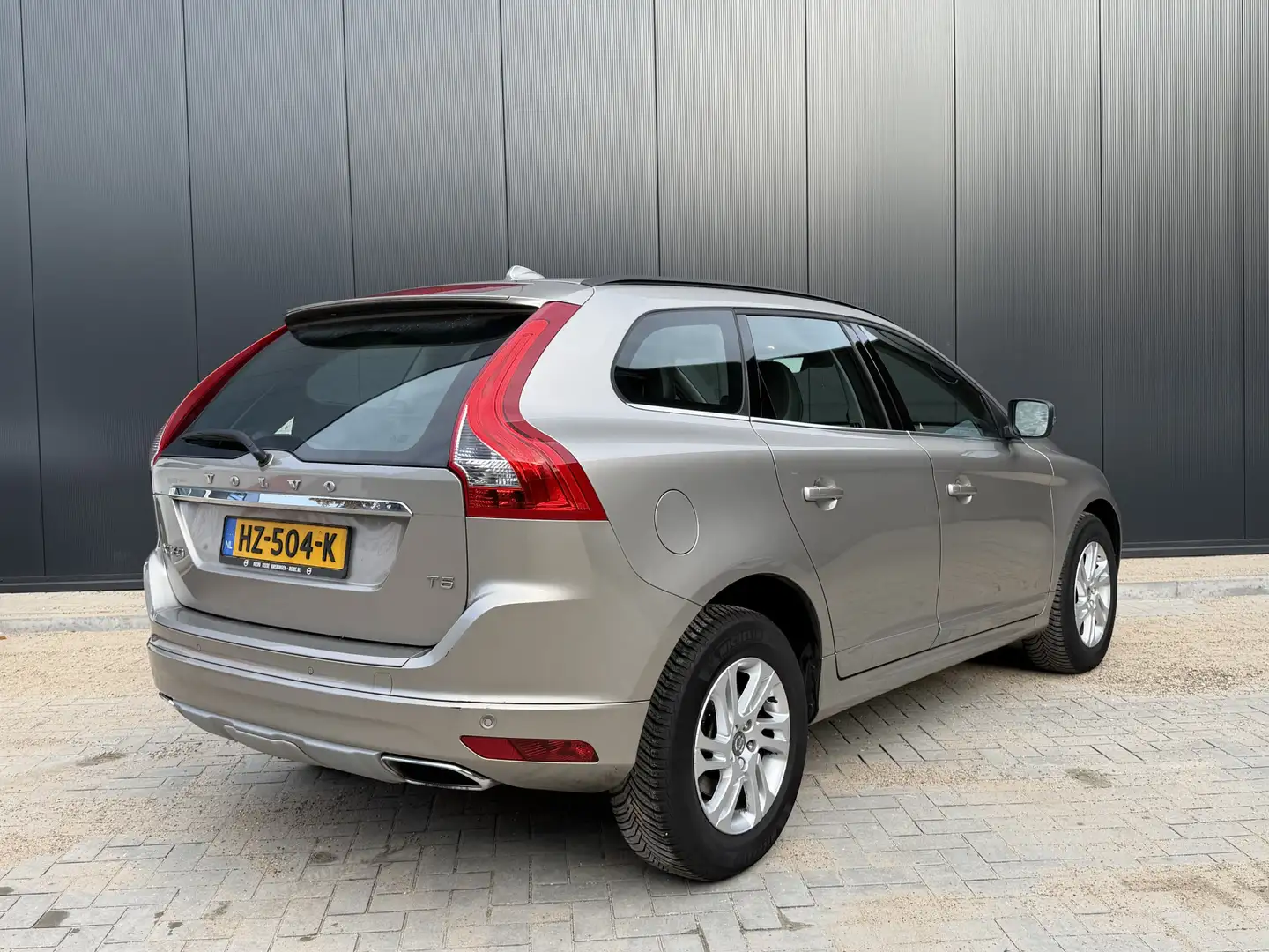 Volvo XC60 2.0 T5 FWD Momentum Business Pack Connect | Trekha Grau - 2