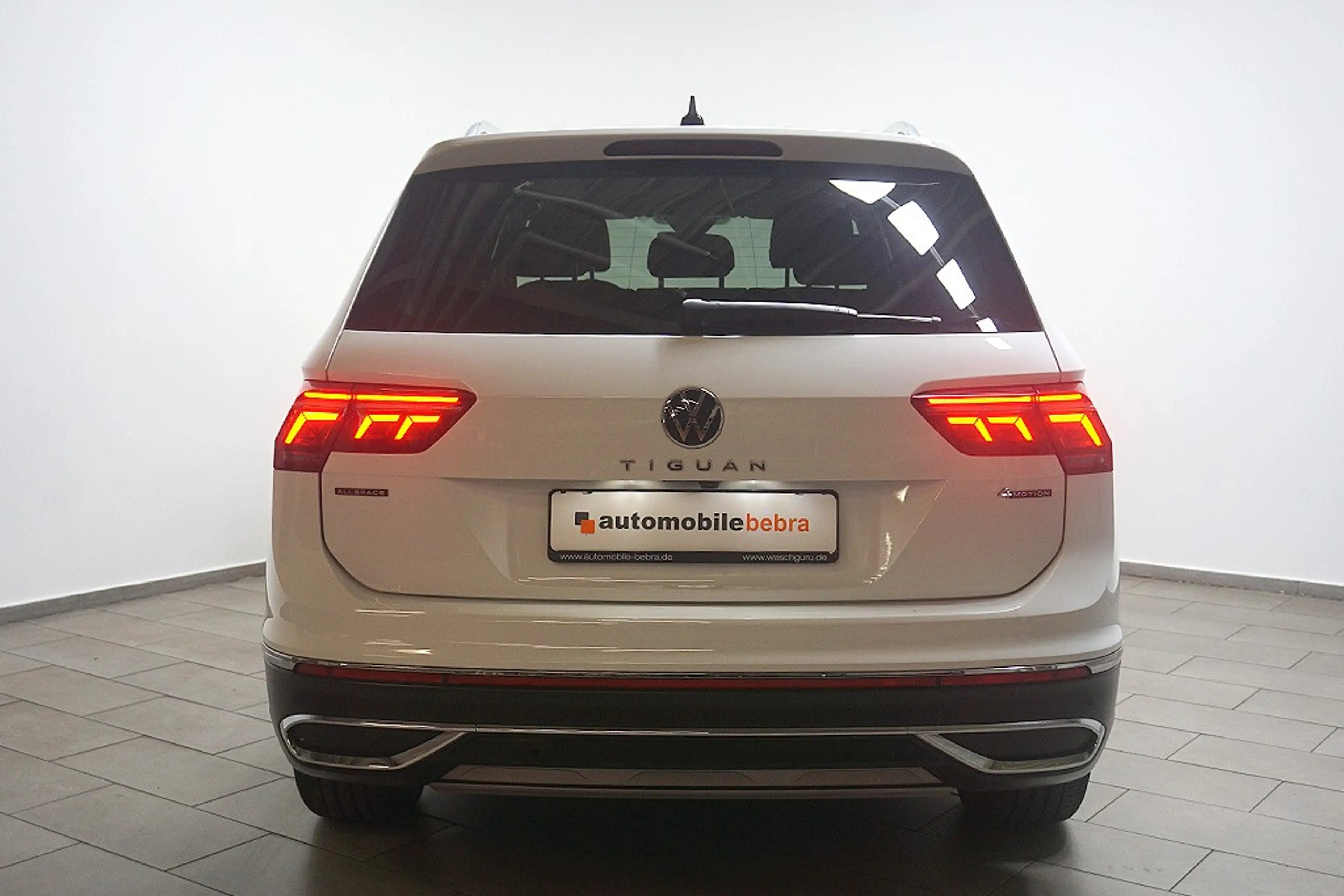Volkswagen Tiguan Allspace 2.0TDI DSG Elegance 4M Navi Pano — photo 6