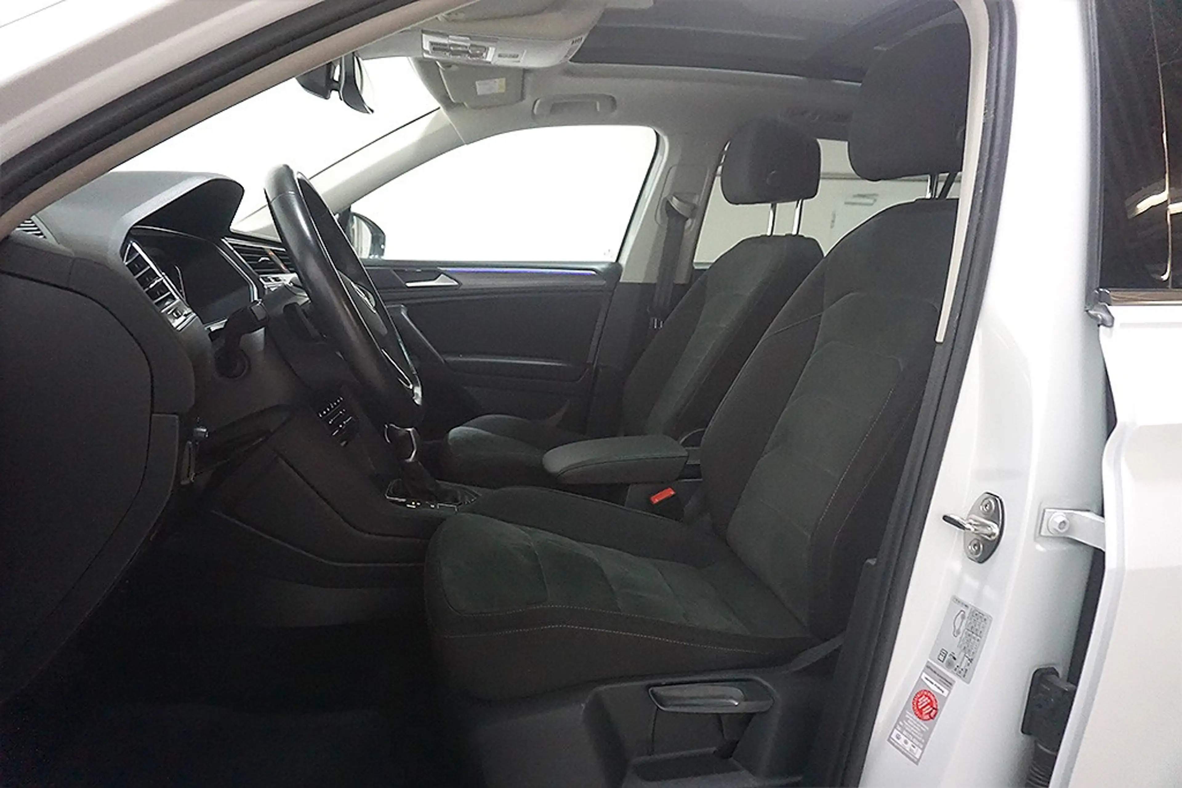 Volkswagen Tiguan Allspace 2.0TDI DSG Elegance 4M Navi Pano — photo 8