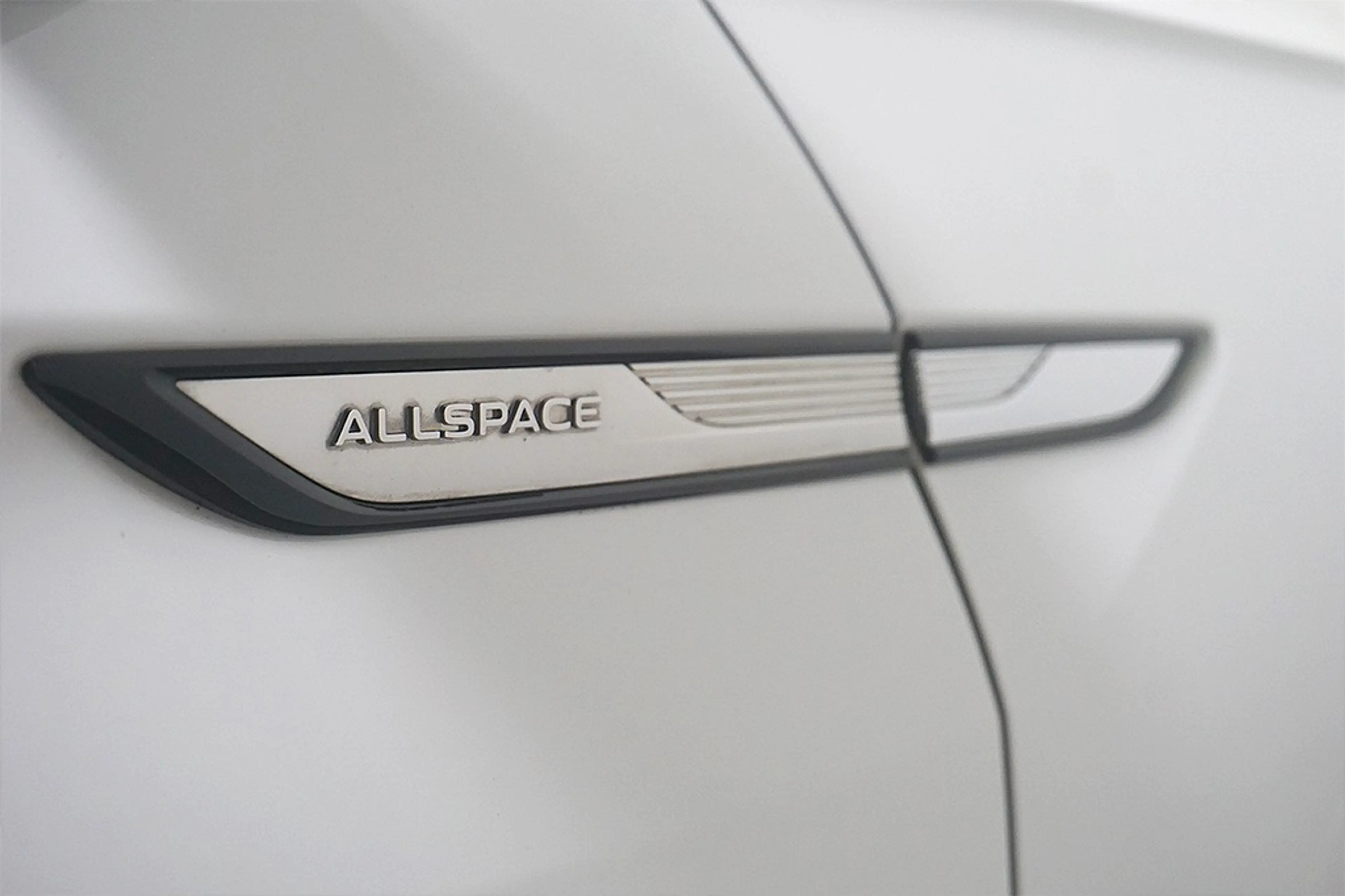 Volkswagen Tiguan Allspace 2.0TDI DSG Elegance 4M Navi Pano — photo 4
