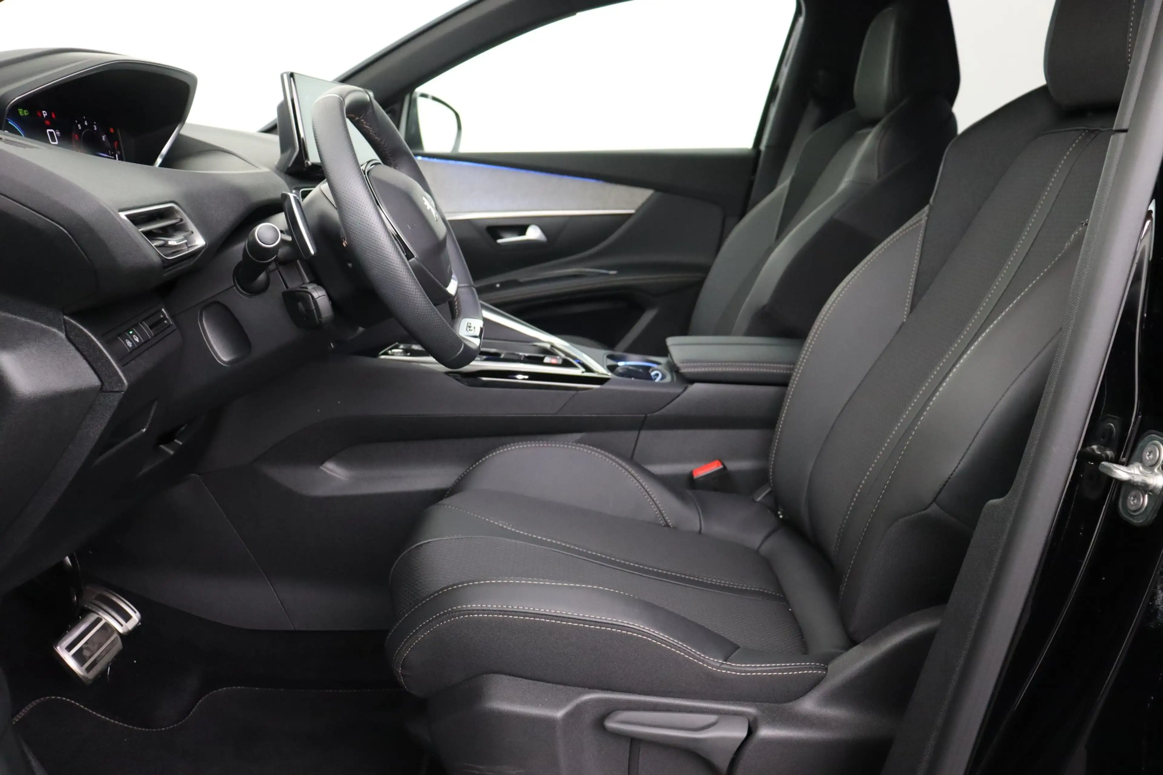 Peugeot 5008 1.2i EAT8 GT-LINE + A/T + 7PL. + GPS + CARPLAY + C — photo 10