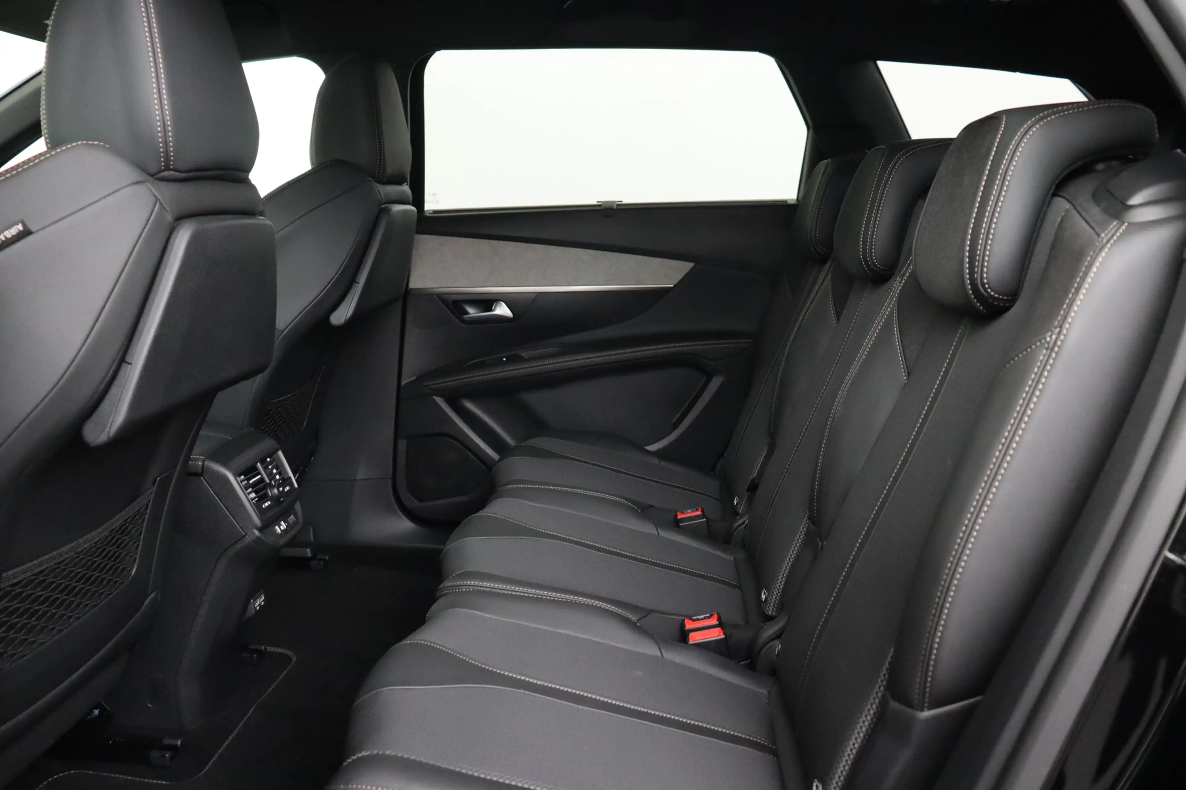 Peugeot 5008 1.2i EAT8 GT-LINE + A/T + 7PL. + GPS + CARPLAY + C — photo 13