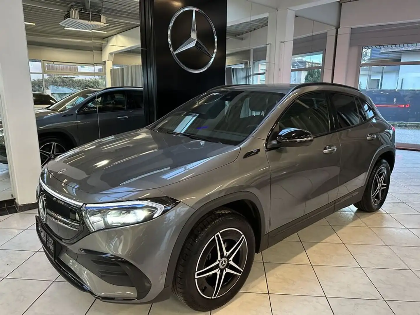Mercedes-Benz EQA 250 AMG* Gri - 1