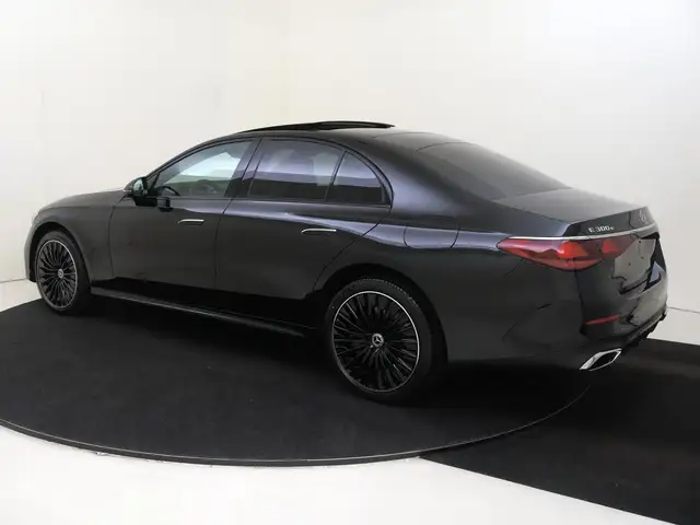 Mercedes-Benz E-Class view 3