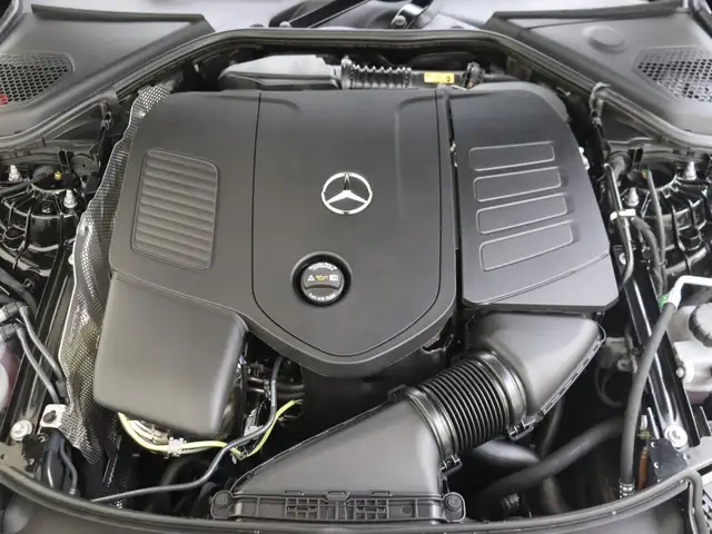 Mercedes-Benz E-Class view 5