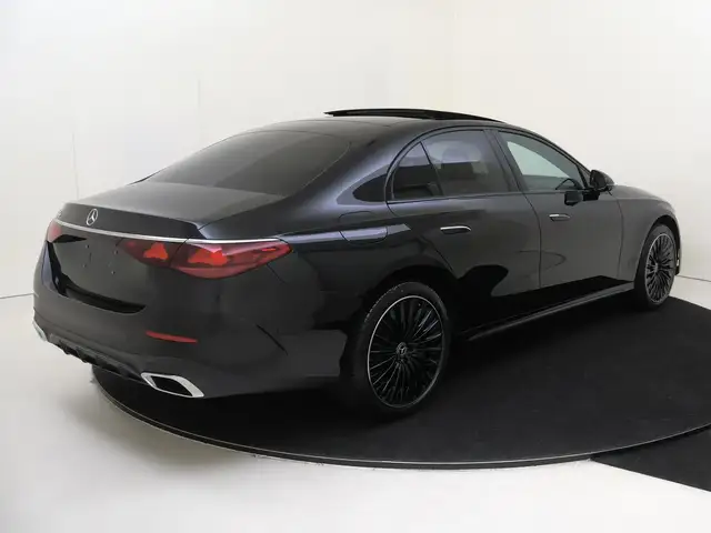 Mercedes-Benz E-Class view 4