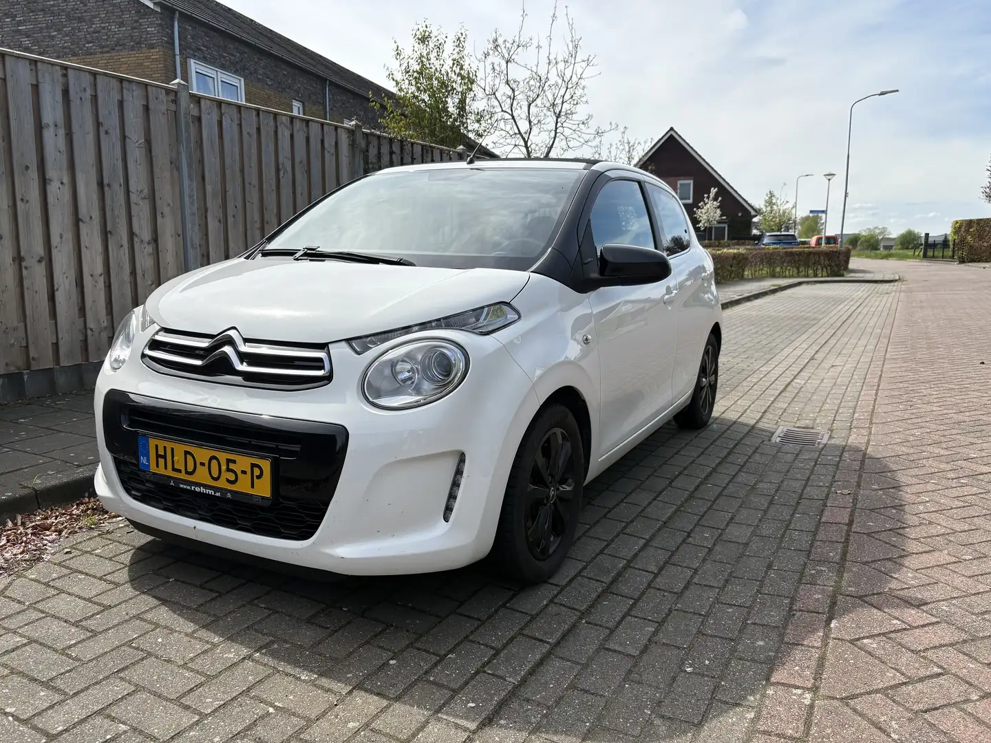 Citroen C1 1.2 PureTech Shine Wit - 1