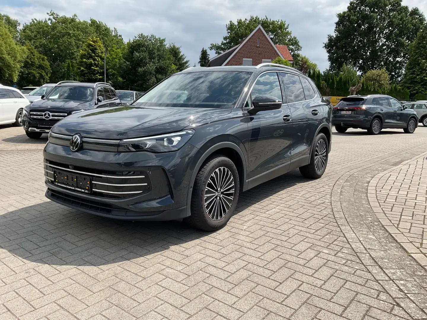 Volkswagen Tiguan 1.5 eTSI DSG Elegance,AHK,360°Kamera,IQLi Gris - 1