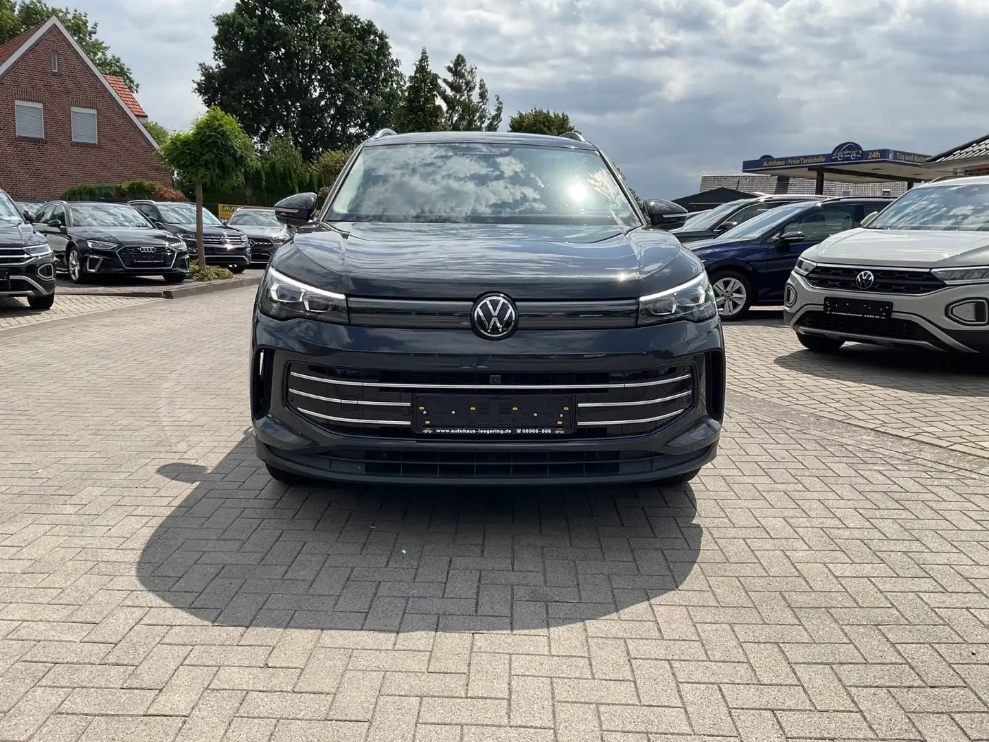 Volkswagen Tiguan 1.5 eTSI DSG Elegance,AHK,360°Kamera,IQLi Gris - 2