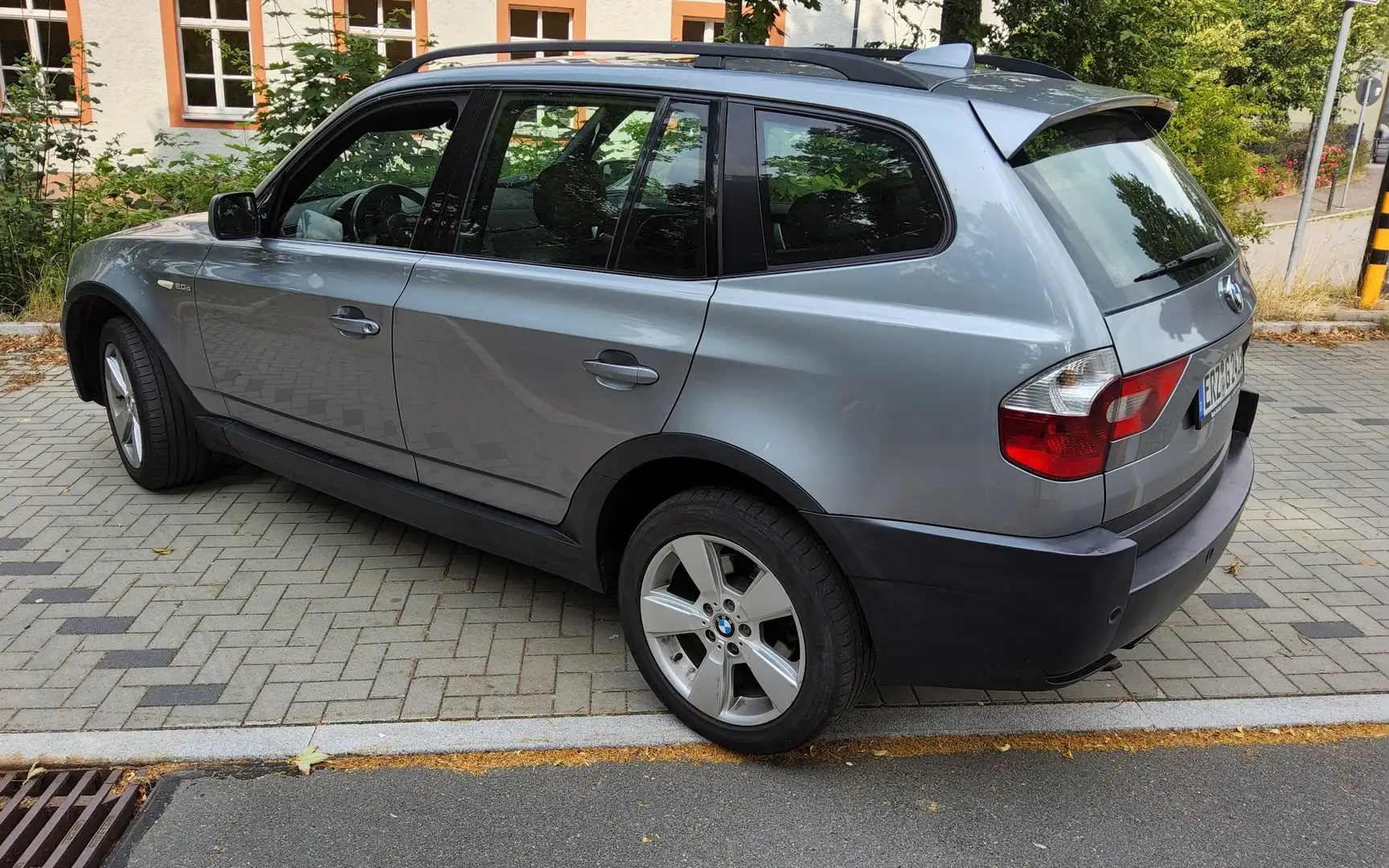 BMW X3 2.0d Grau - 2