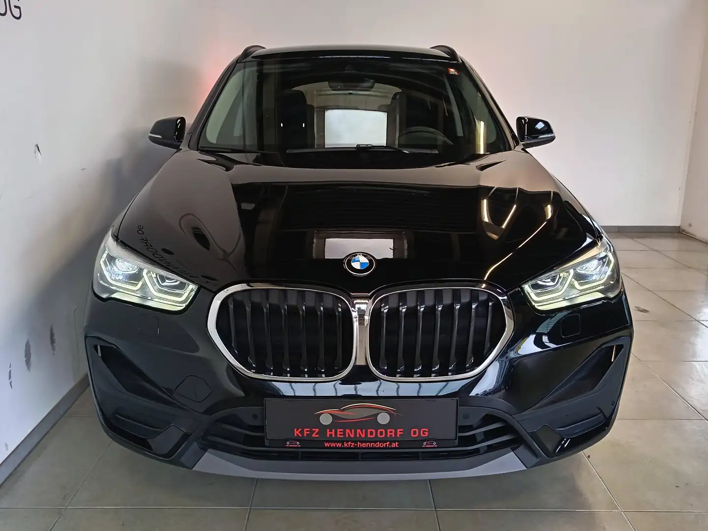 BMW X1 sDrive 20 d Advantage Schwarz - 2